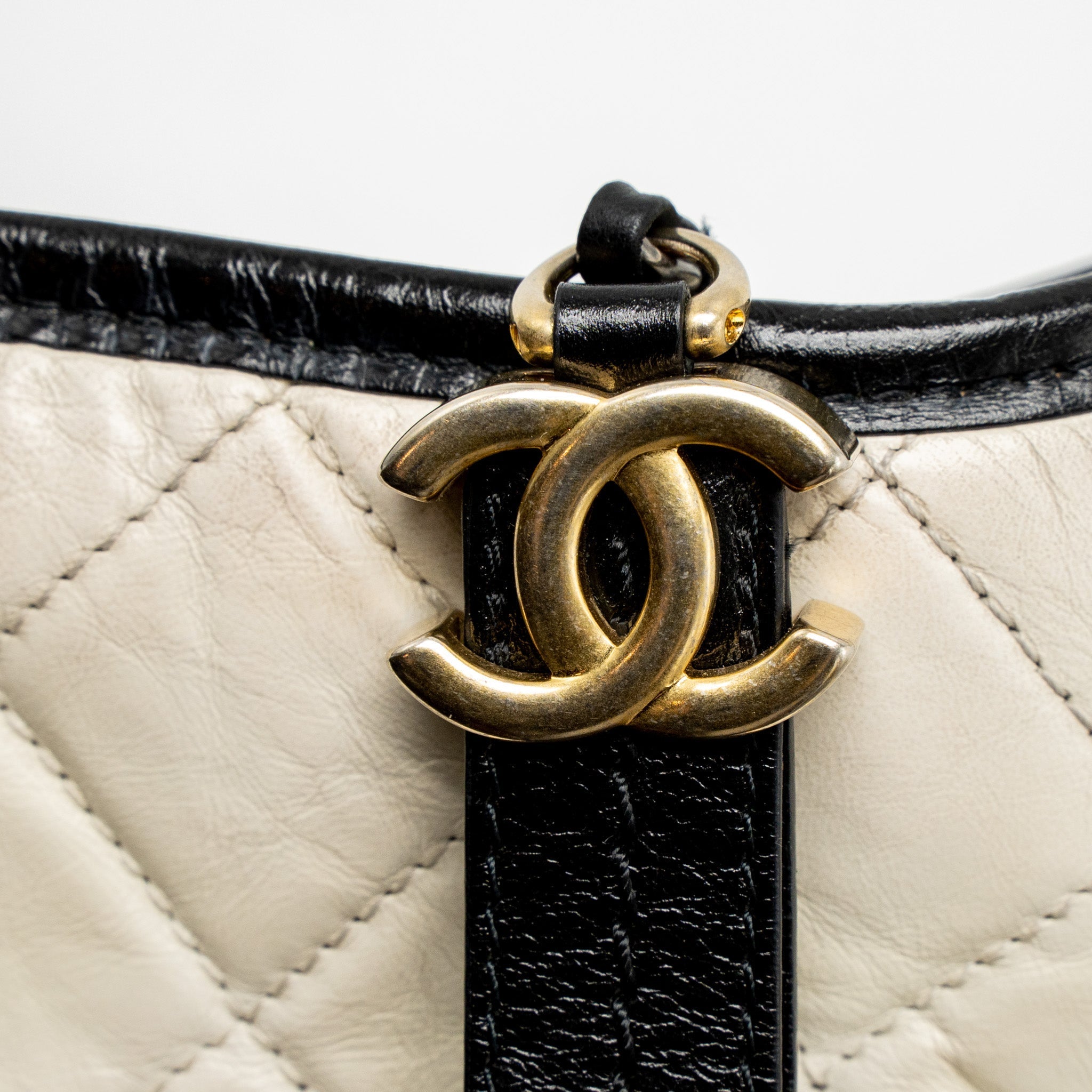 CHANEL SMALL GABRIELLE HOBO BAG AGED CALFSKIN WHITE/BLACK MULTICOLOUR HARDWARE
