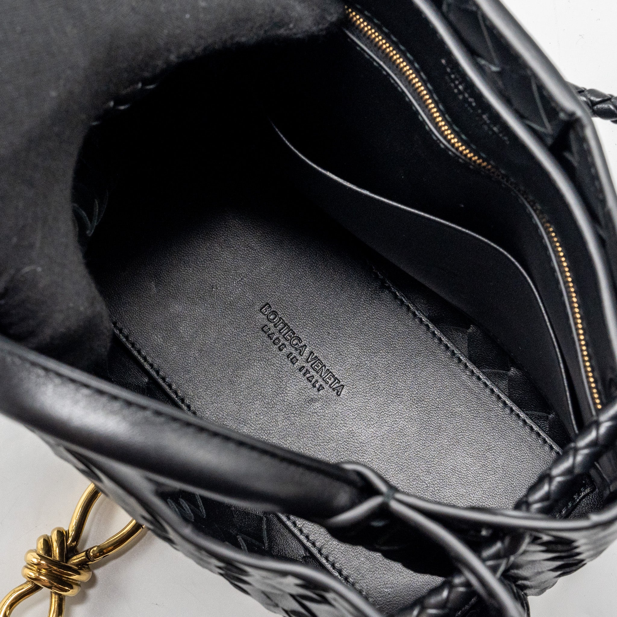 BOTTEGA VENETA SMALL ANDIAMO BAG LAMBSKIN BLACK GHW