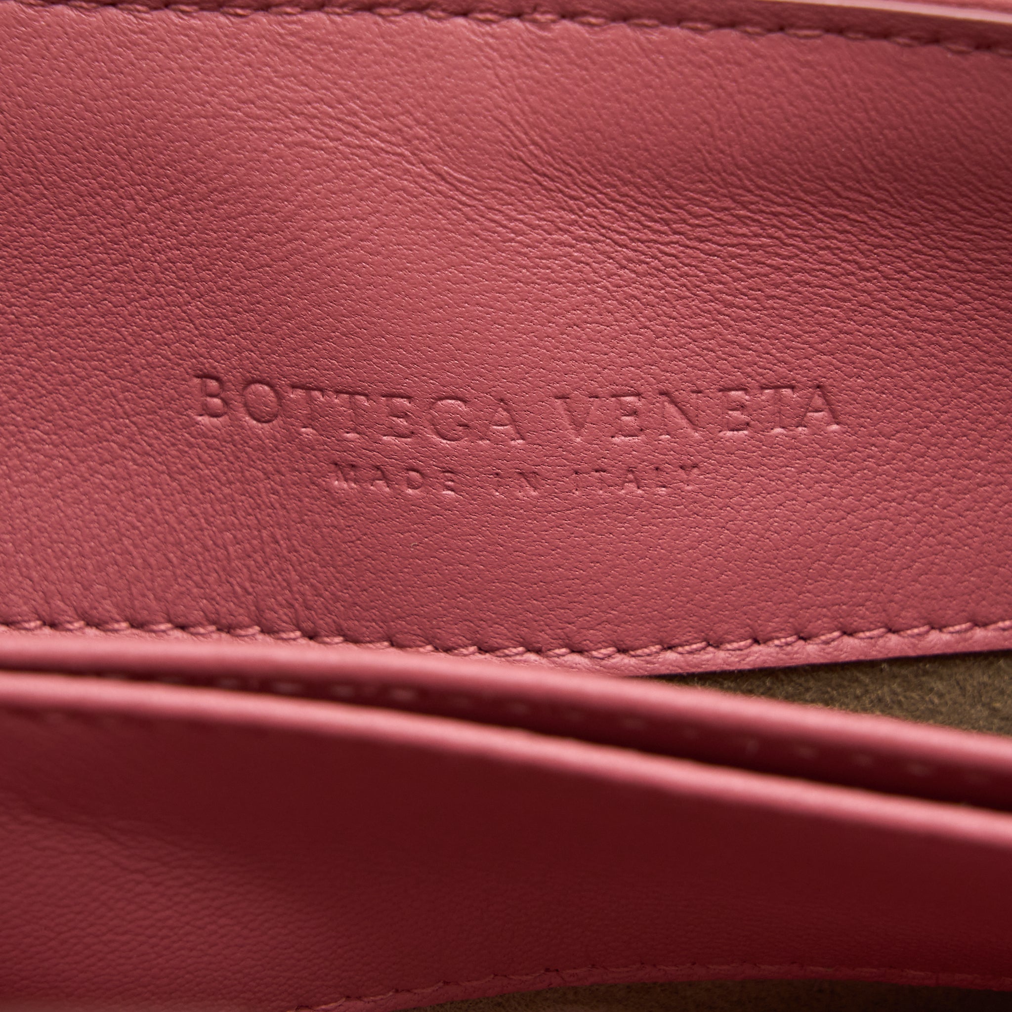 BOTTEGA VENETA OLYMPIA CHAIN BAG NAPPA DARK PINK WITH BLACK HARDWARE