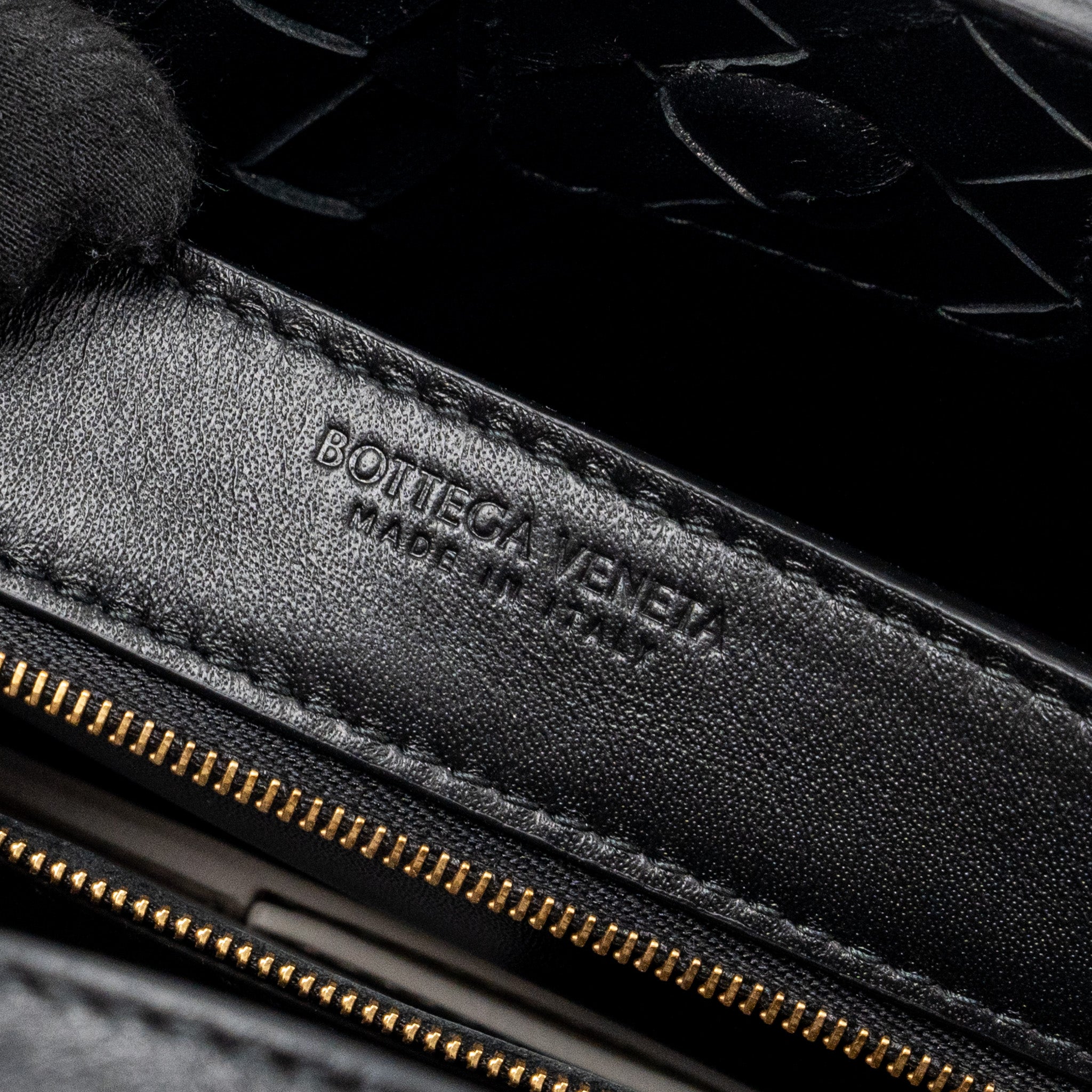 BOTTEGA VENETA SMALL ANDIAMO BAG LAMBSKIN BLACK GHW