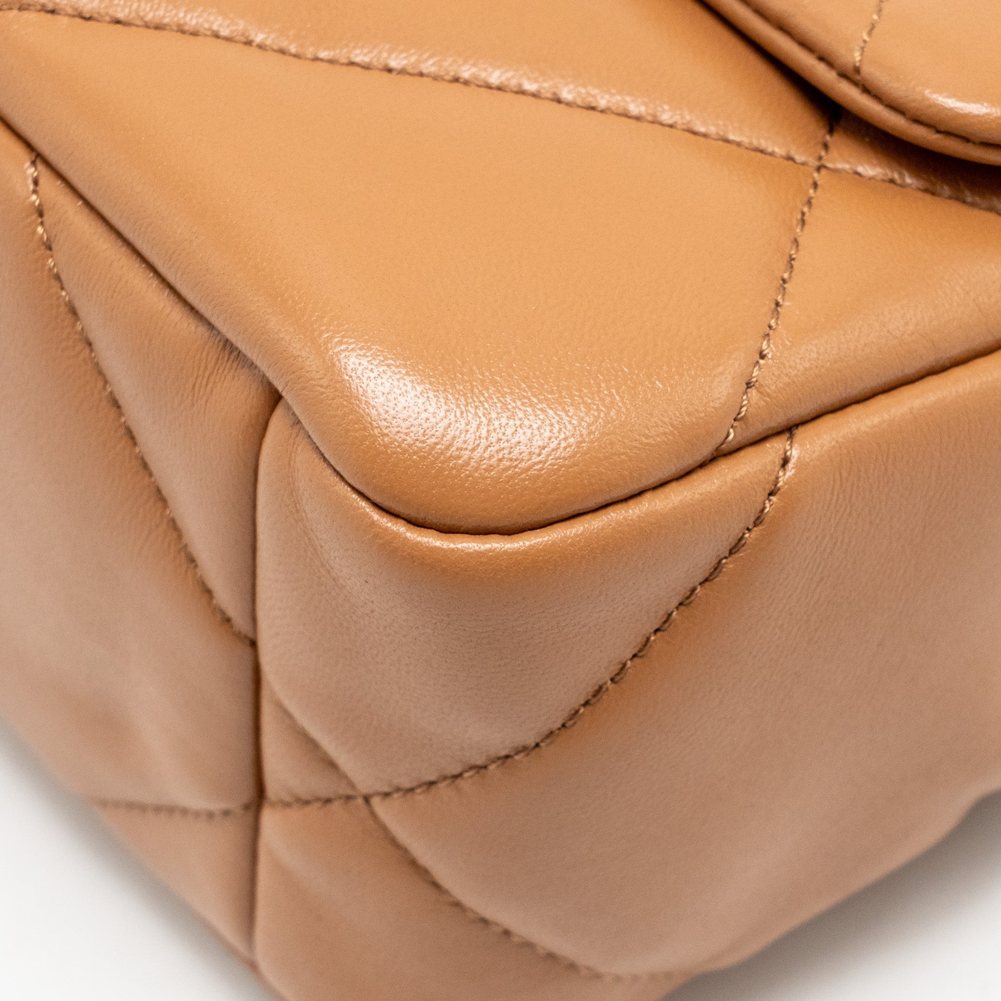 CHANEL SMALL 19 BAG LAMBSKIN CARAMEL MULTICOLOURED HARDWARE (MICROCHIP)