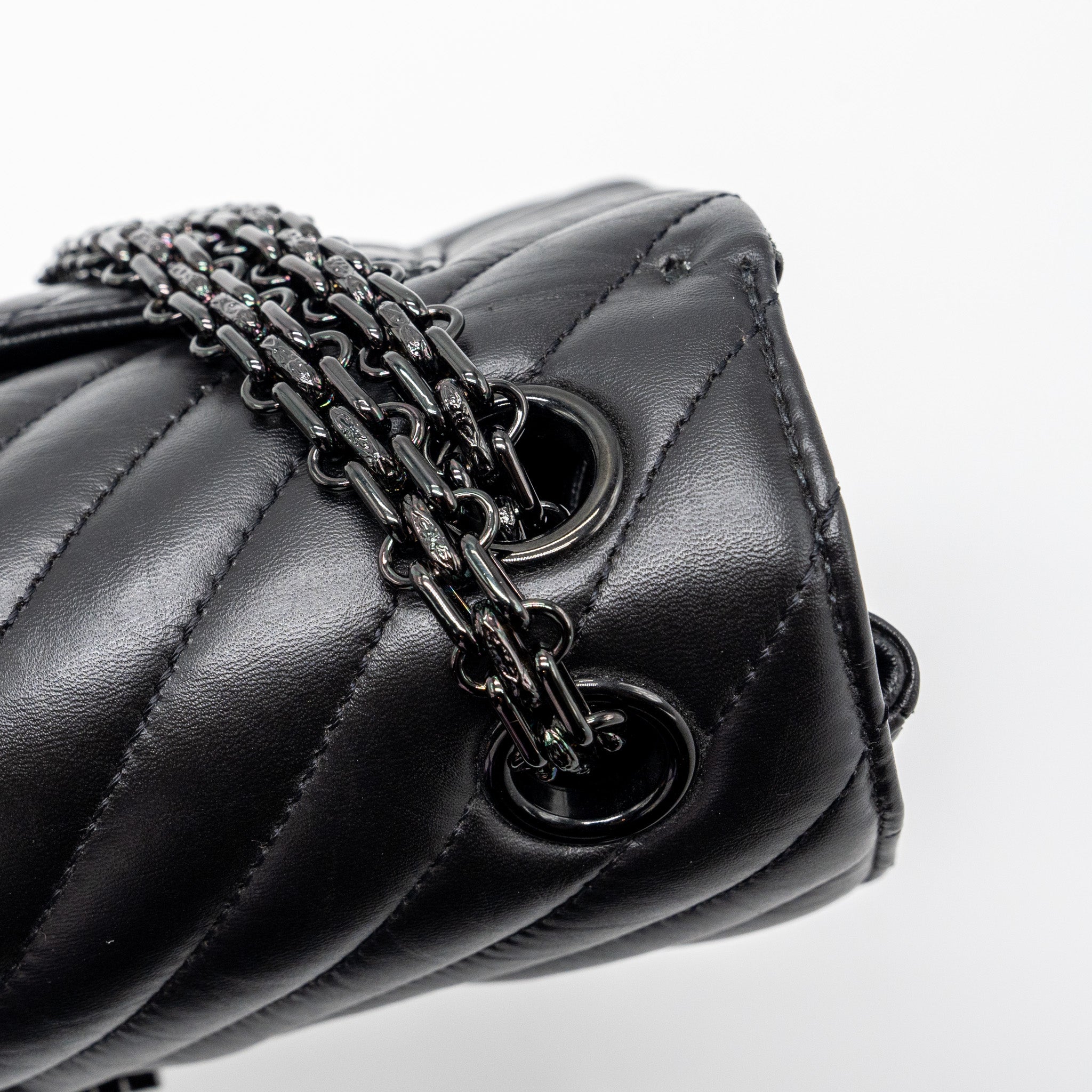 CHANEL MINI 2.55 REISSUE FLAP BAG CHEVRON CALFSKIN SO BLACK