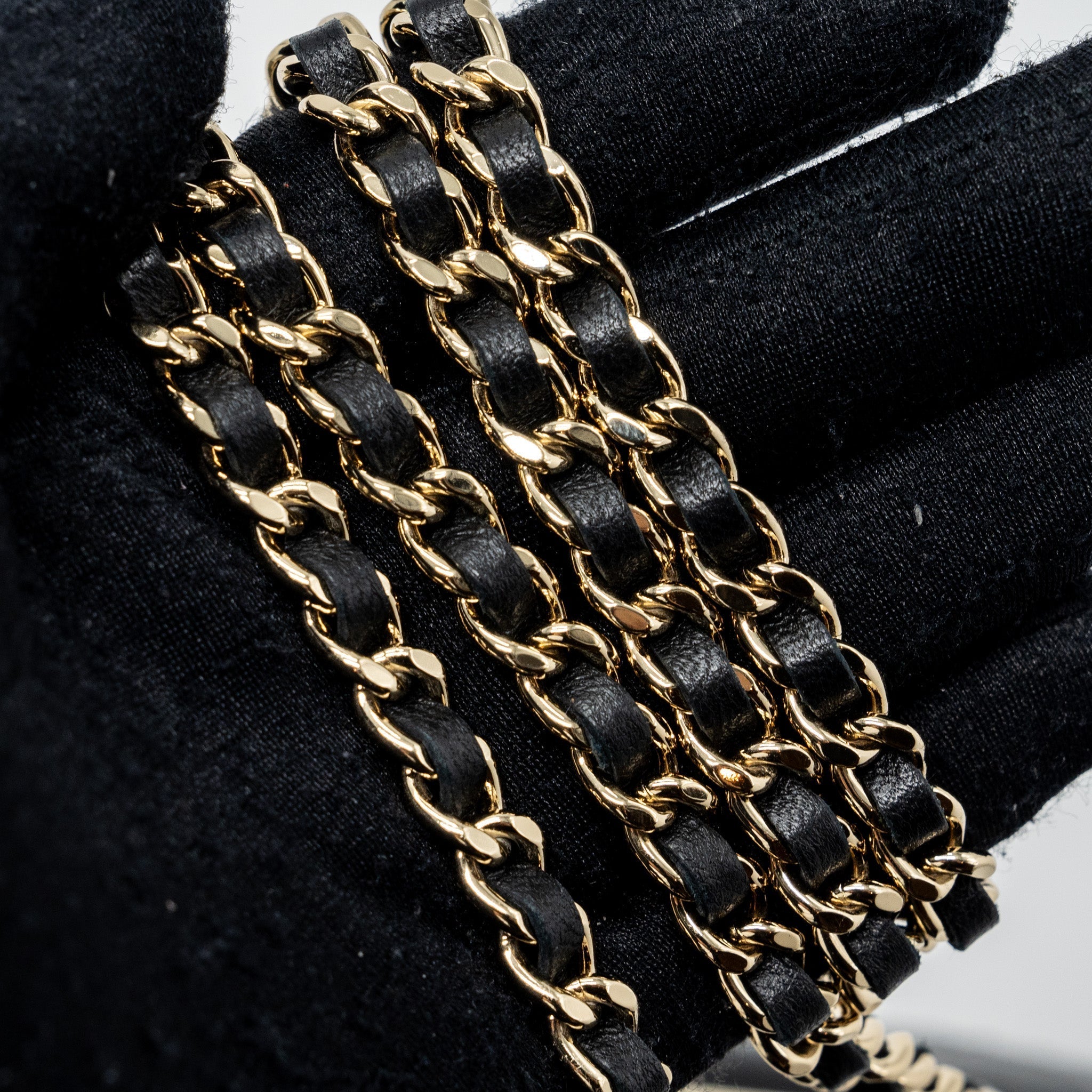 CHANEL MINI TRENDY CC WALLET ON CHAIN LAMBSKIN BLACK LGHW (MICROCHIP)