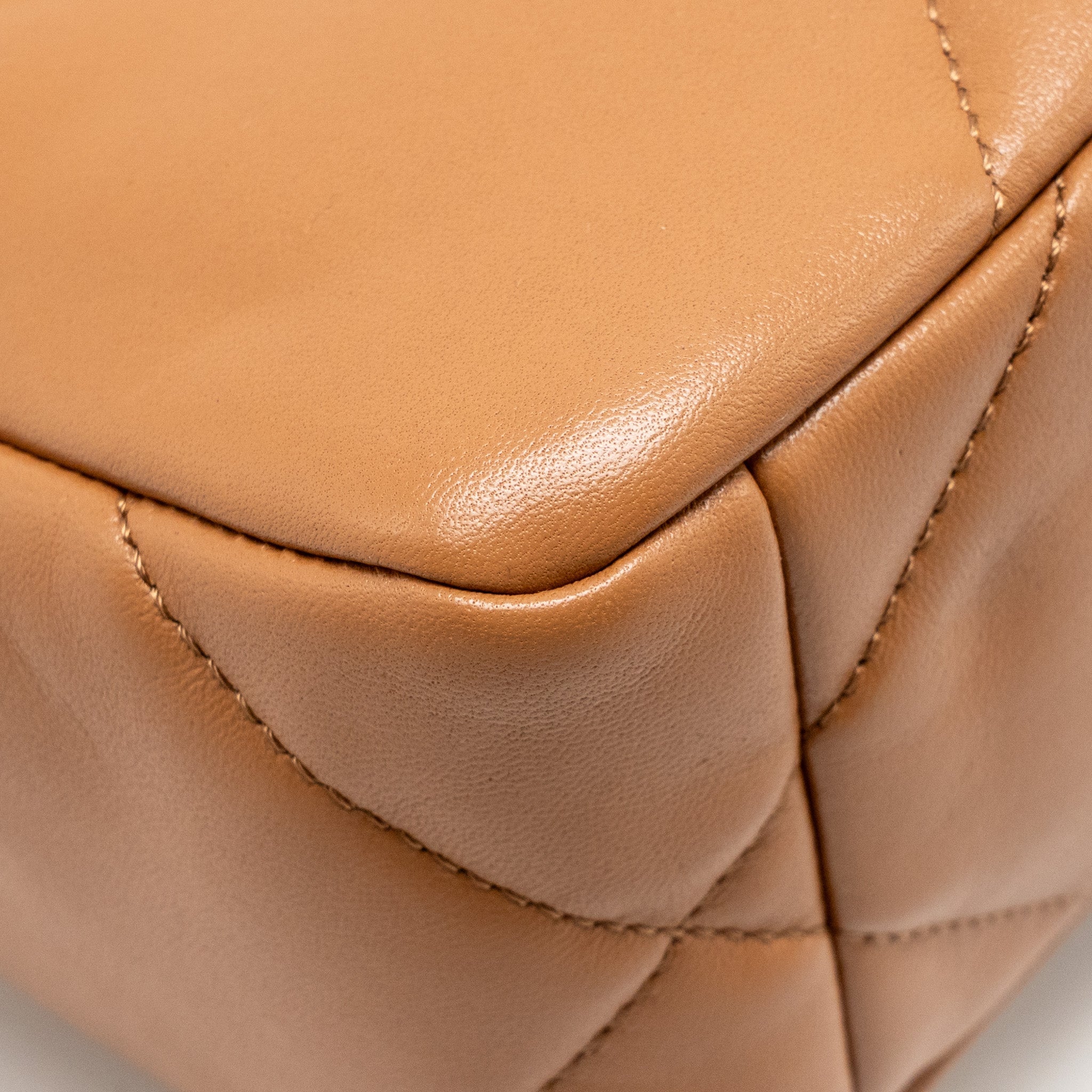 CHANEL SMALL 19 BAG LAMBSKIN CARAMEL MULTICOLOURED HARDWARE (MICROCHIP)