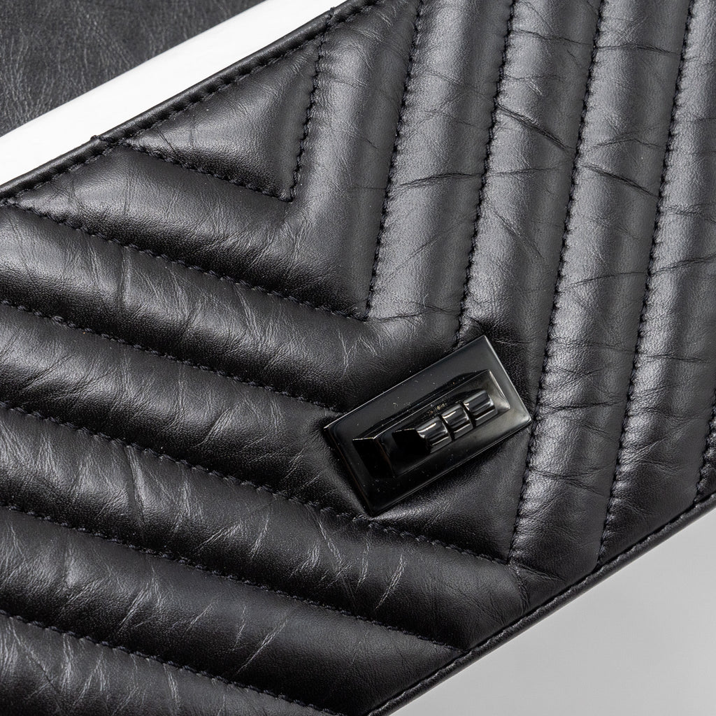 CHANEL MINI 2.55 REISSUE FLAP BAG CHEVRON CALFSKIN SO BLACK