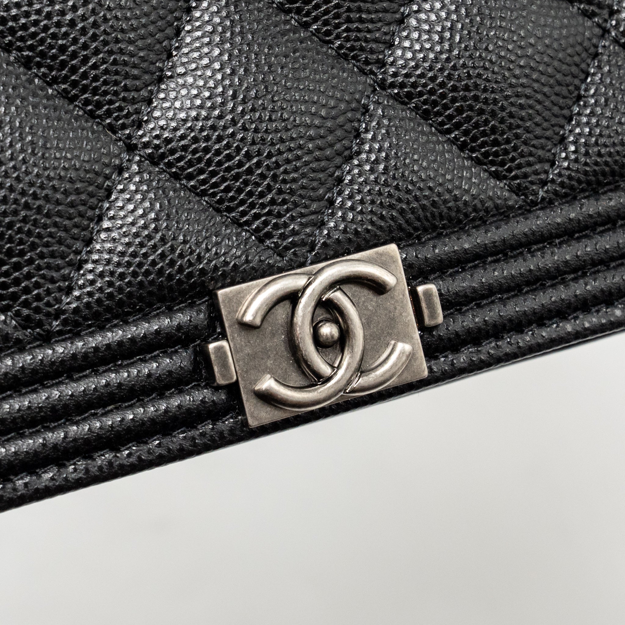 CHANEL BOY WALLET ON CHAIN CAVIAR BLACK RUTHENIUM SHW (MICROCHIP)