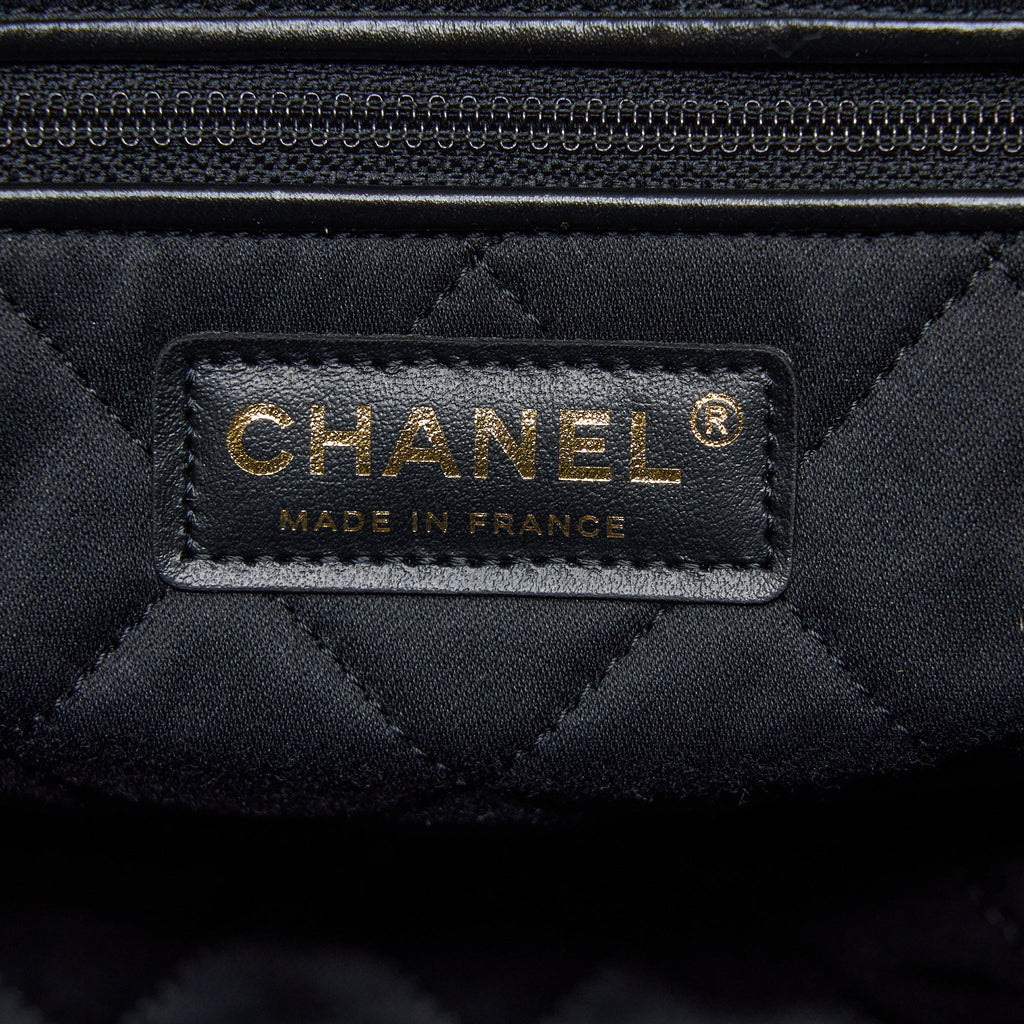 CHANEL MEDIUM 22 BAG SHINY CALFSKIN BLACK GHW (MICROCHIP)