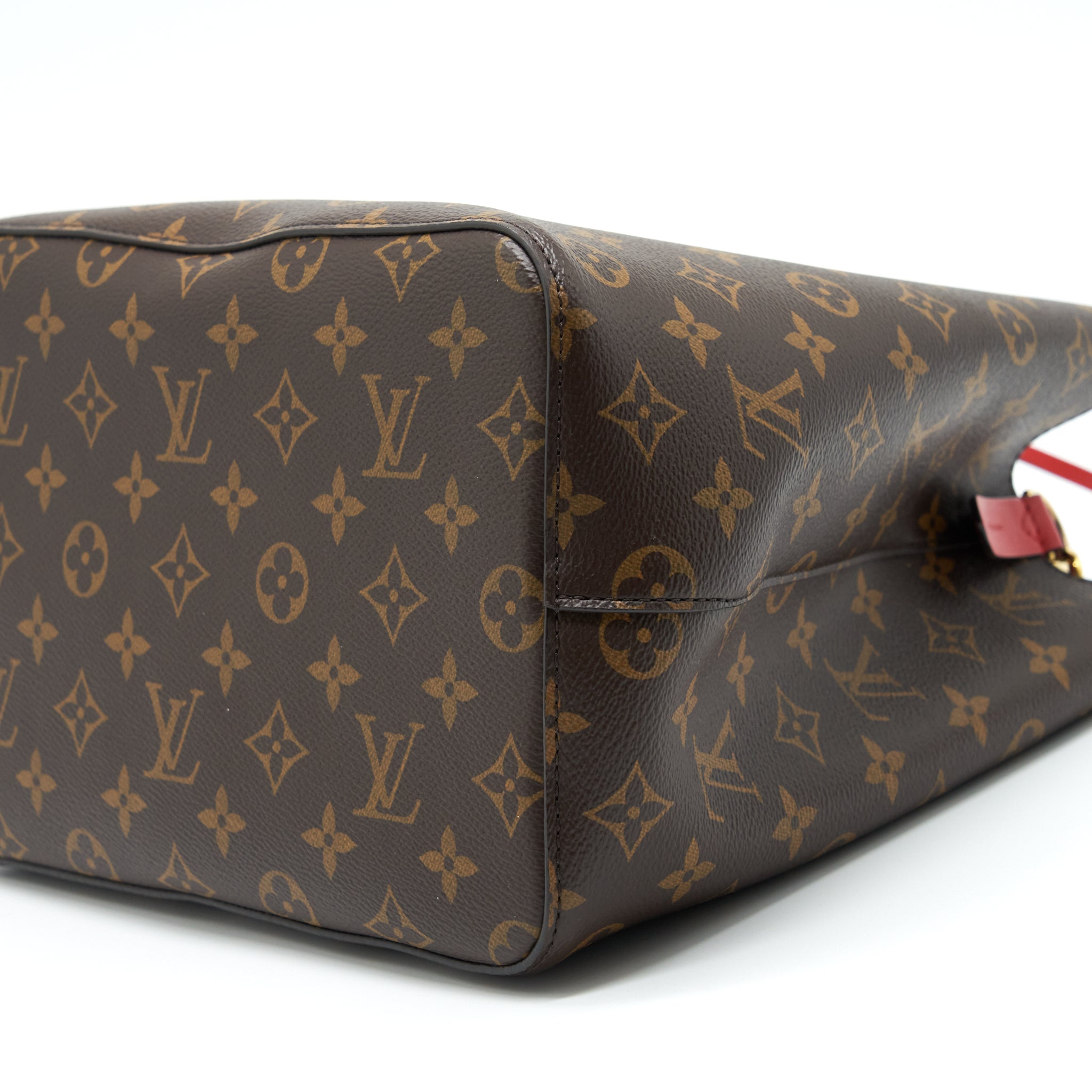 LOUIS VUITTON NEONOE MONOGRAM CANVAS GHW