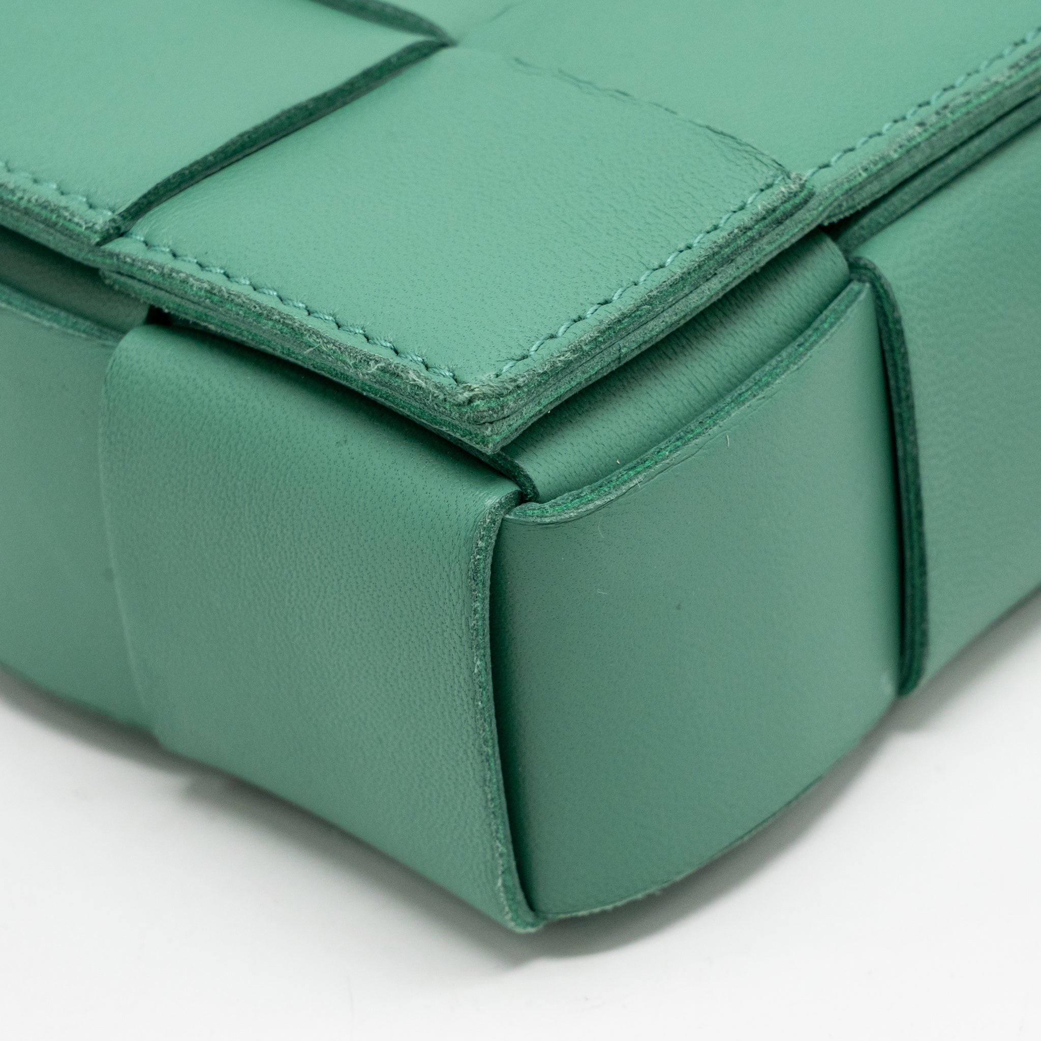 BOTTEGA VENETA CASSETTE BAG LAMBSKIN GREEN GHW