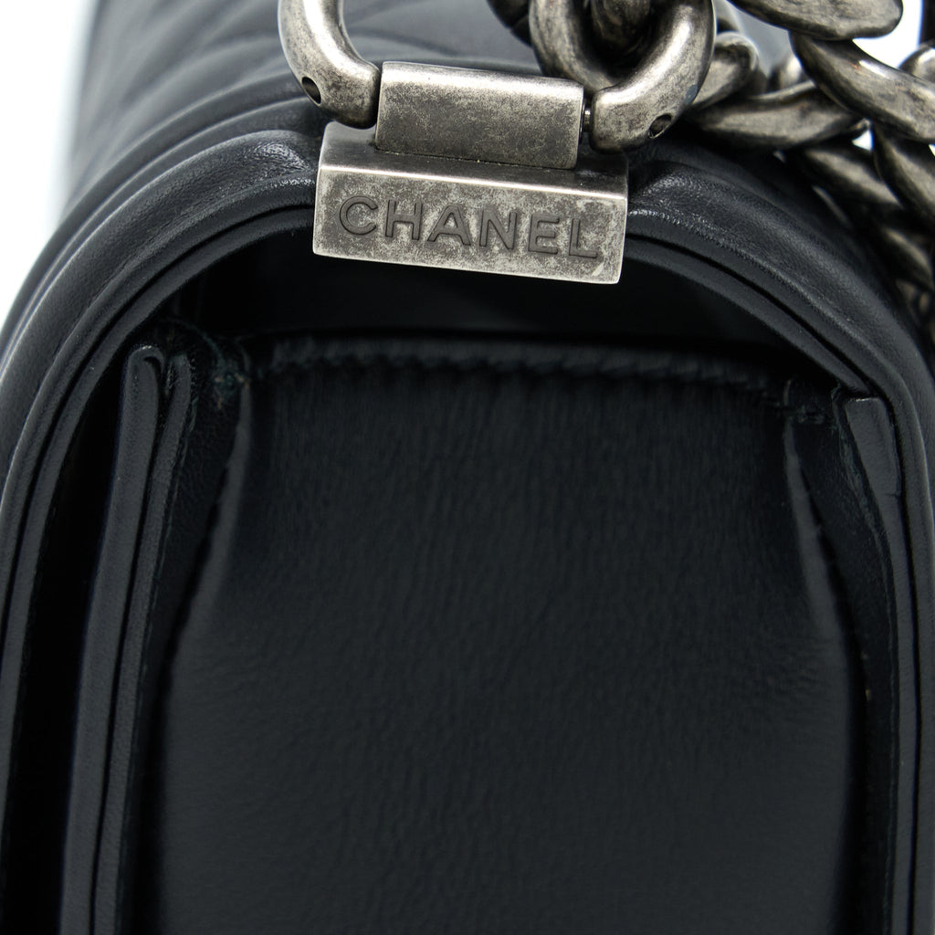CHANEL SMALL BOY BAG CALFSKIN BLACK WITH RUTHENIUM HARDWARE