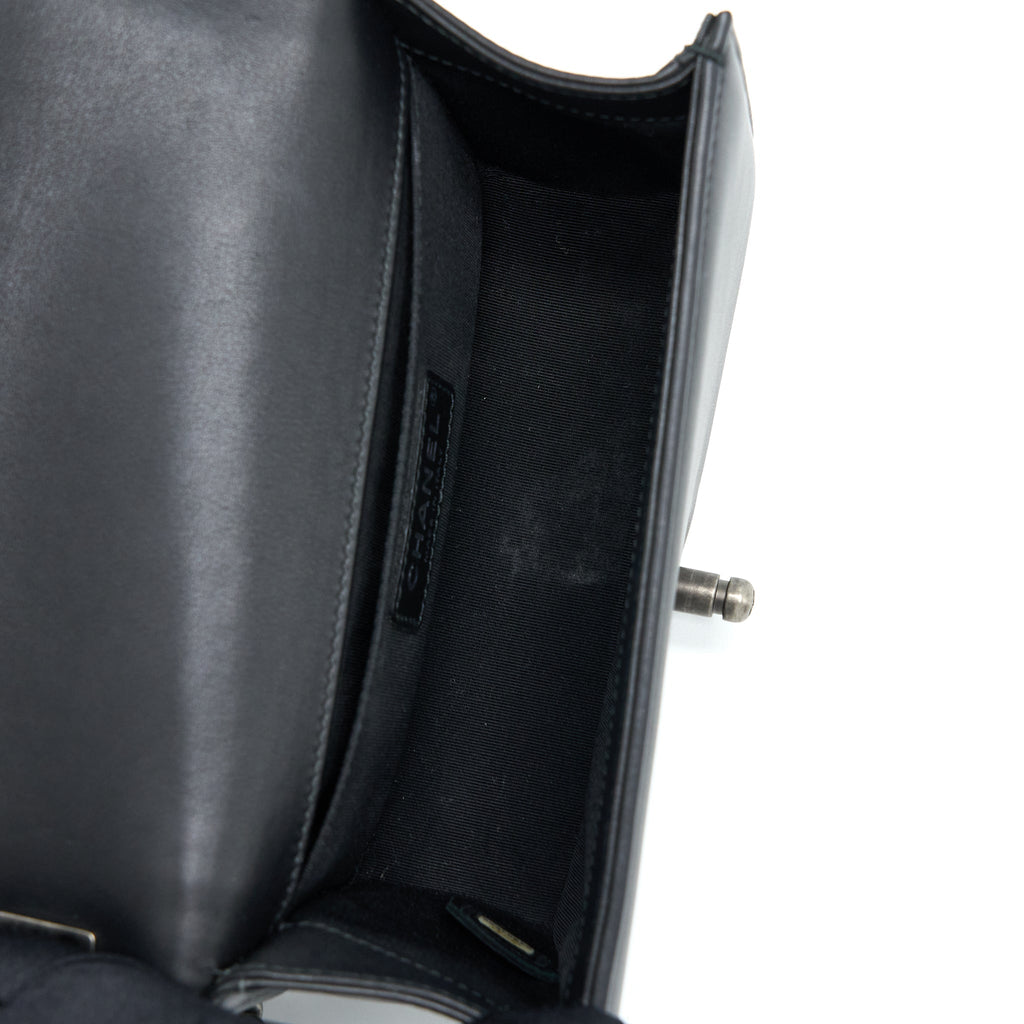 CHANEL SMALL BOY BAG CALFSKIN BLACK WITH RUTHENIUM HARDWARE
