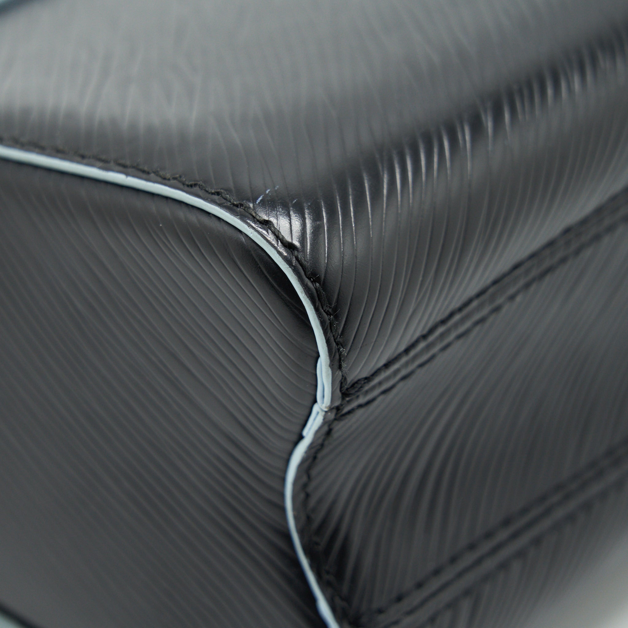 LOUIS VUITTOM LIMITED EDITION TWIST BAG BLACK GHW
