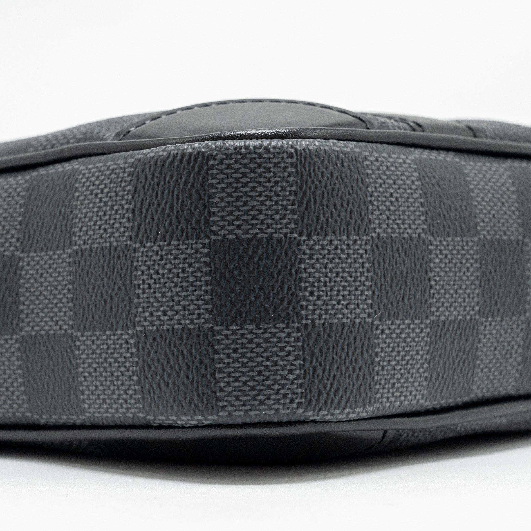 LOUIS VUITTON POCHETTE KASAI CLUTCH BAG DAMIER GRAPHITE CANVAS SO BLACK