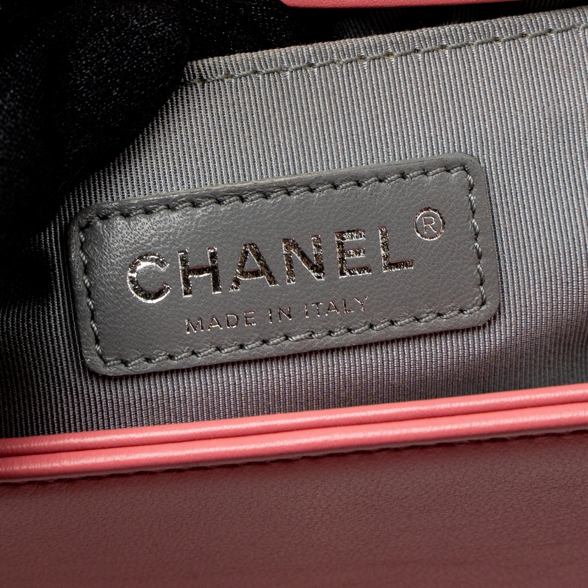 CHANEL MEDIUM BOY BAG CHEVRON CALFSKIN PINK SHW