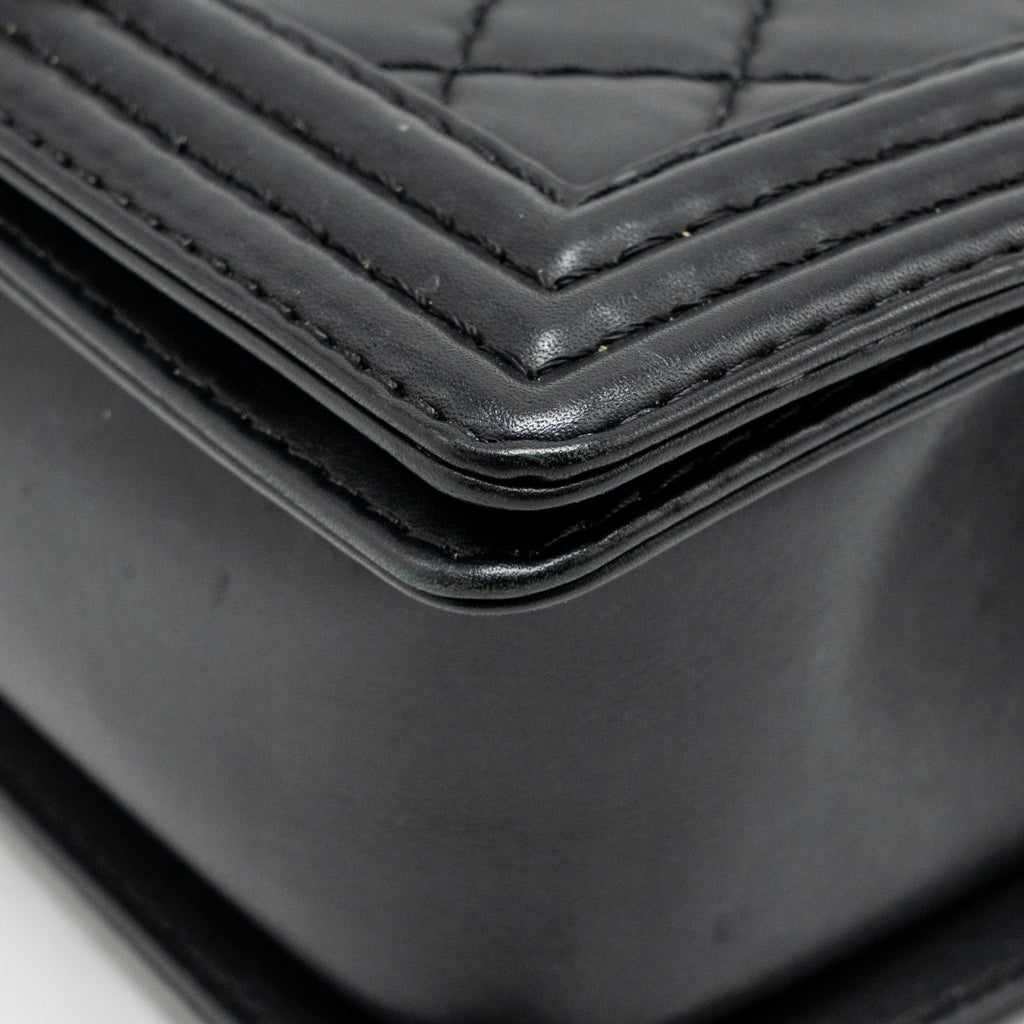 CHANEL MEDIUM BOY BAG CALFSKIN BLACK RUTHENIUM SHW