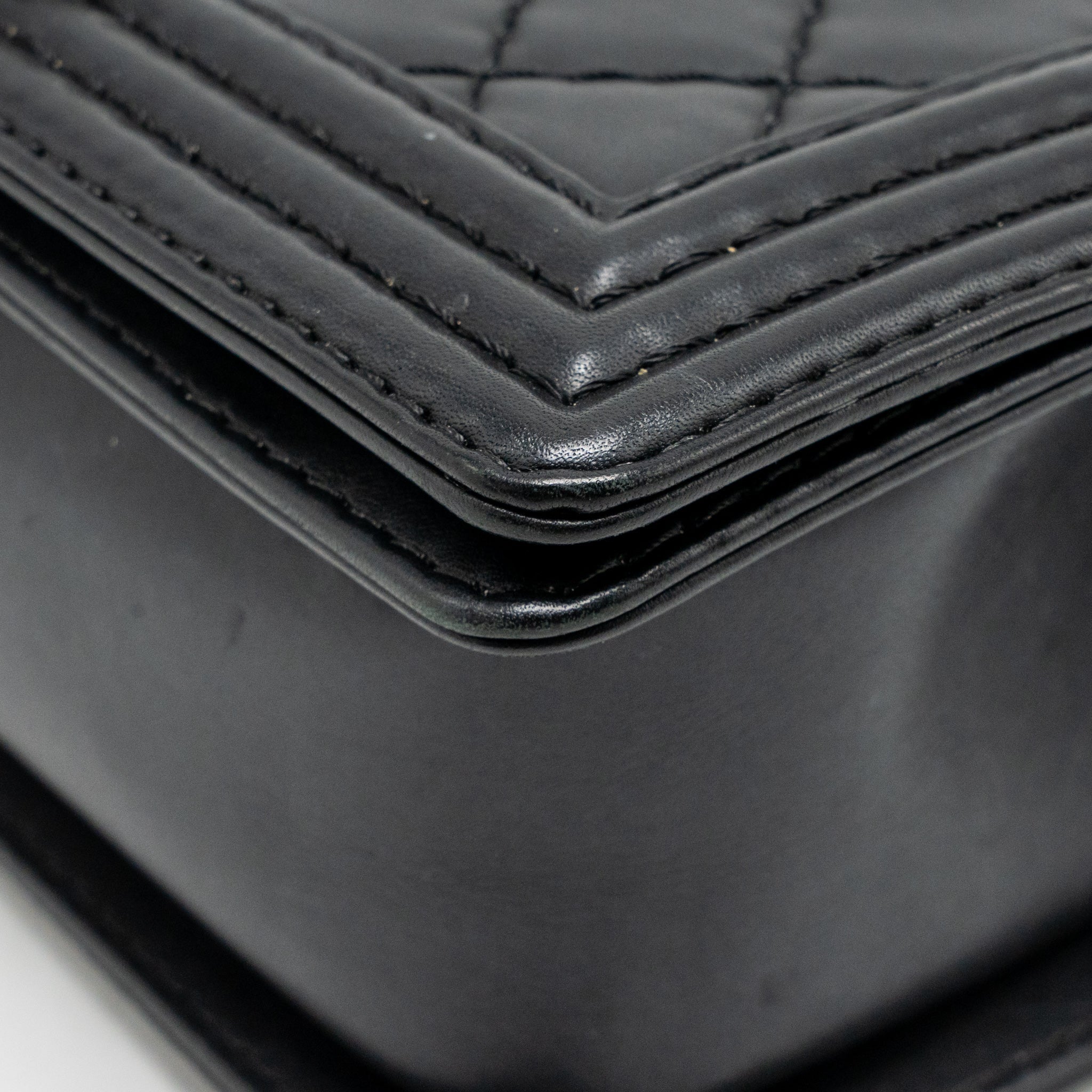 CHANEL MEDIUM BOY BAG CALFSKIN BLACK RUTHENIUM SHW