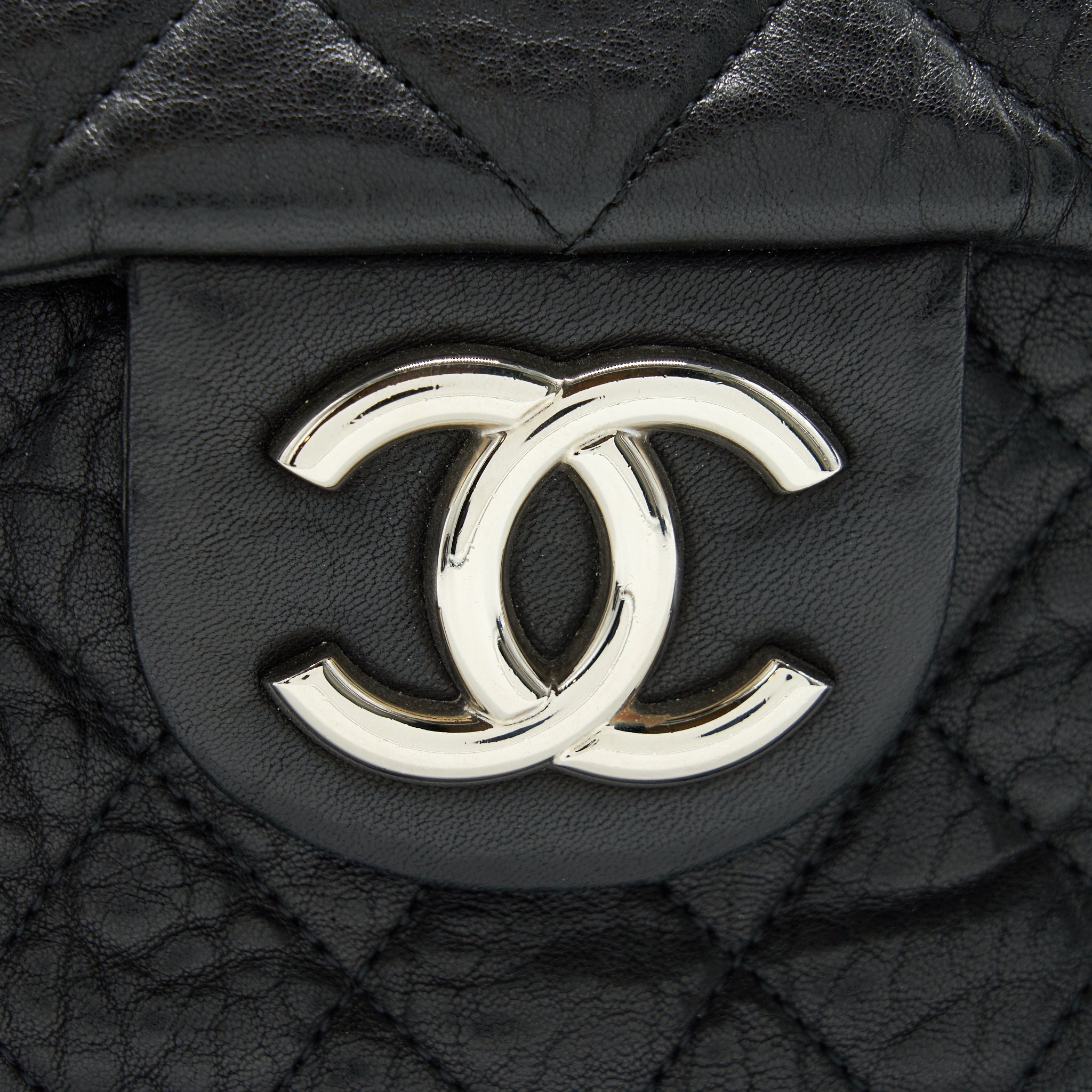CHANEL QUILTED LEATHER CHAIN AROUND MAXI BLACK RUTHENIUM HARDWARE