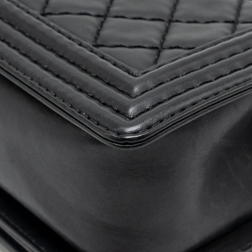 CHANEL MEDIUM BOY BAG CALFSKIN BLACK RUTHENIUM SHW