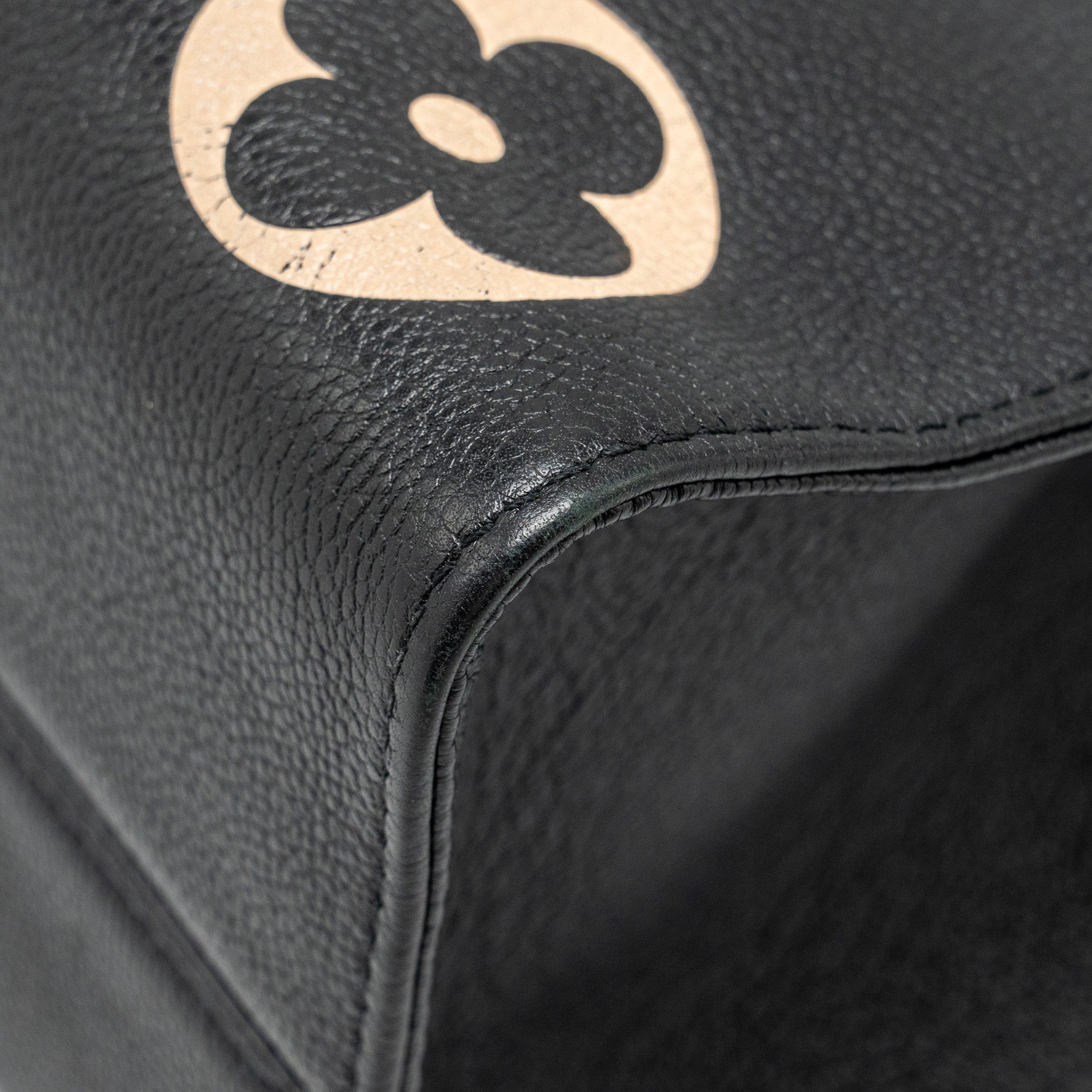 LOUIS VUITTON ONTHEGO MM BICOLOUR MONOGRAM EMPREINTE BLACK / BEIGE GHW