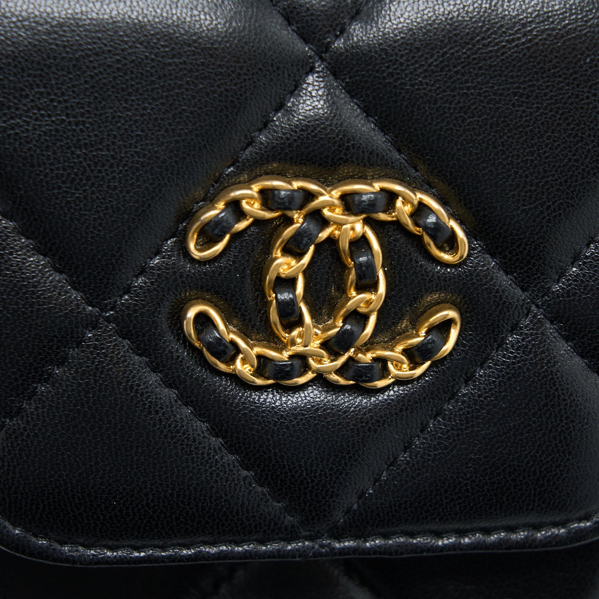 CHANEL 19 PHONE POUCH WITH CHAIN LAMBSKIN BLACK MULTICOLOUR HARDWARE