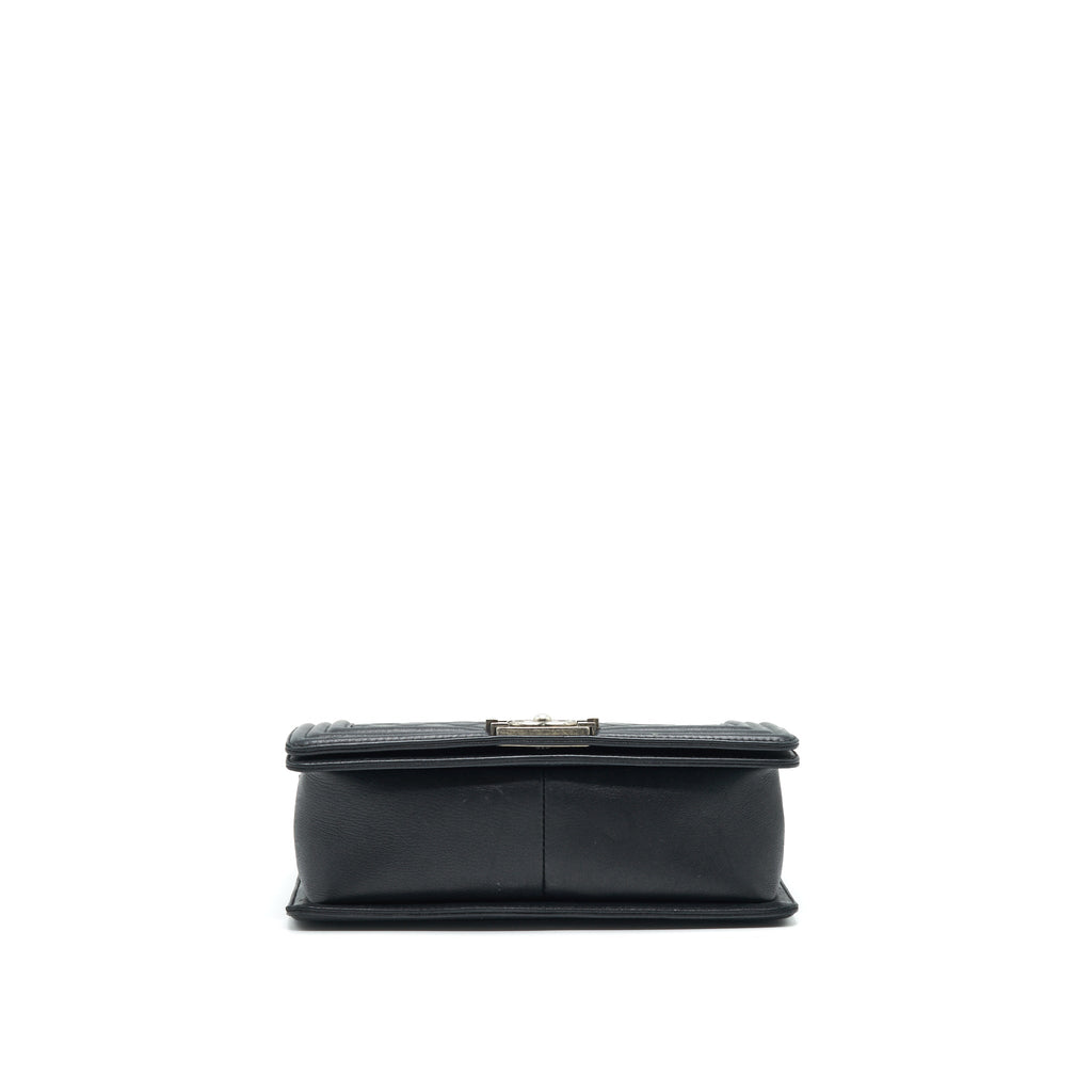 CHANEL MEDIUM BOY CHANEL HANDBAG BLACK RUTHENIUM HARDWARE