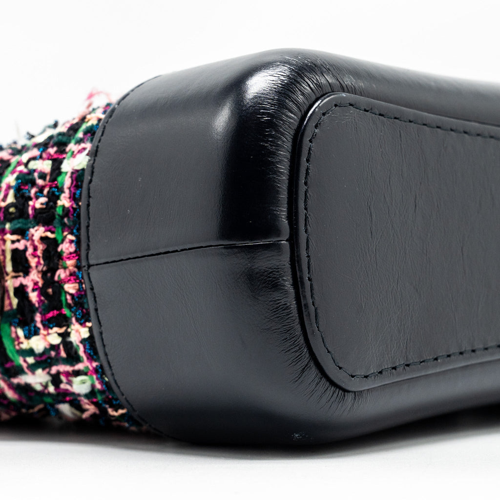 CHANEL SMALL GABRIELLE HOBO BAG TWEED/CALFSKIN MULTICOLOUR/MULTICOLOUR HARDWARE