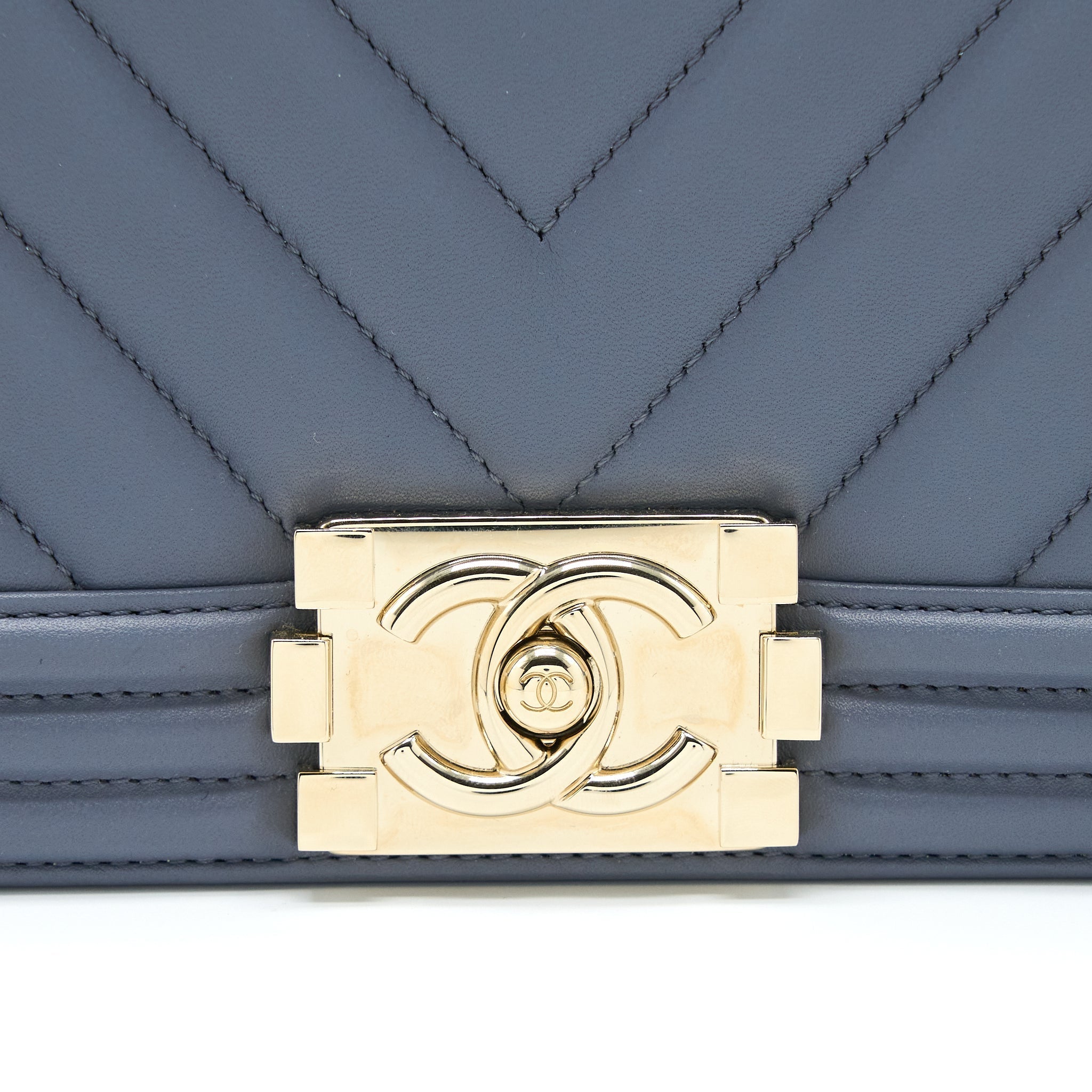 CHANEL MEDIUM BOY BAG CHEVRON CALFSKIN GREY LGHW