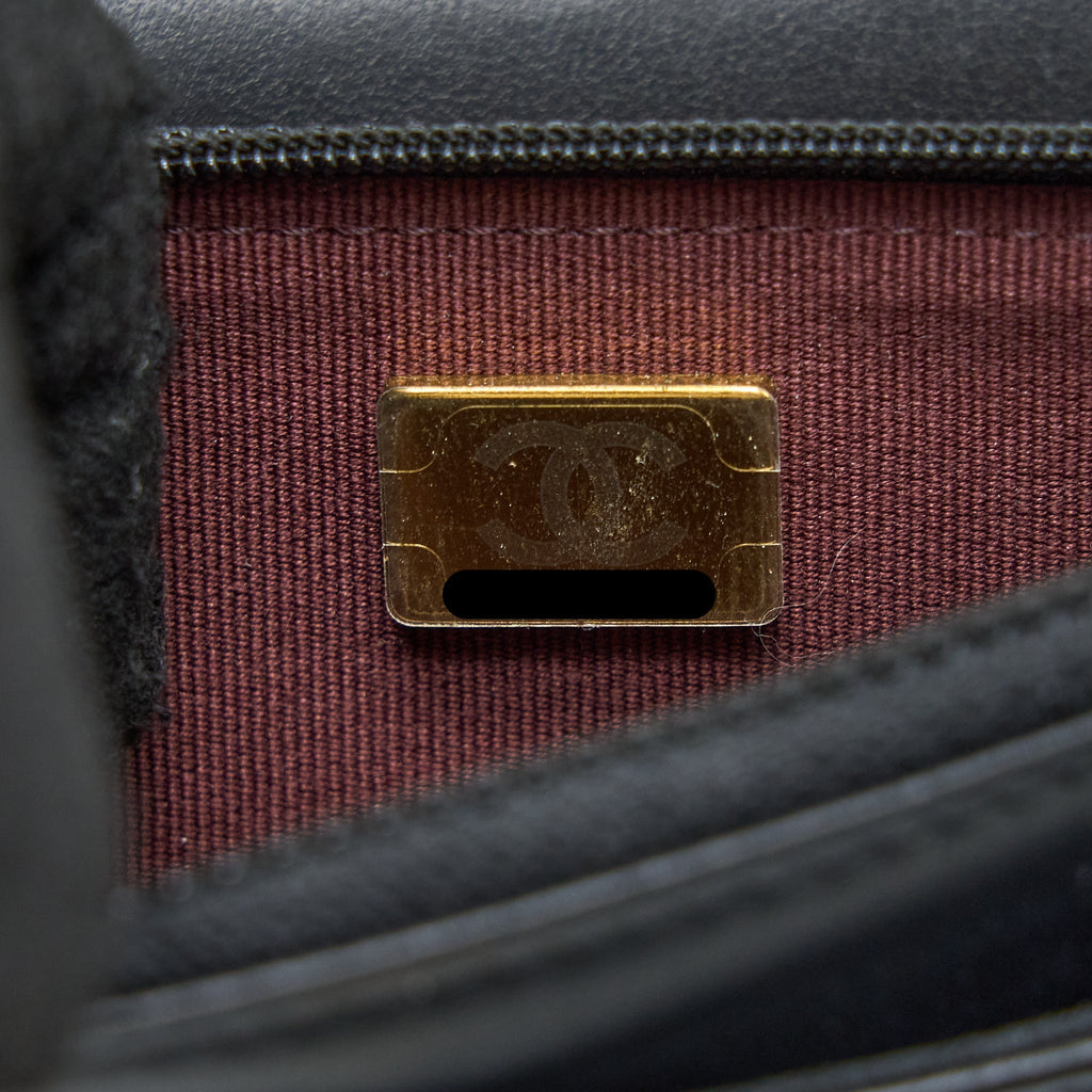 CHANEL 2.55 REISSUE WALLET ON CHAIN CHEVRON AGED CALFSKIN BLACK BRUSHED GHW (MICROCHIP)