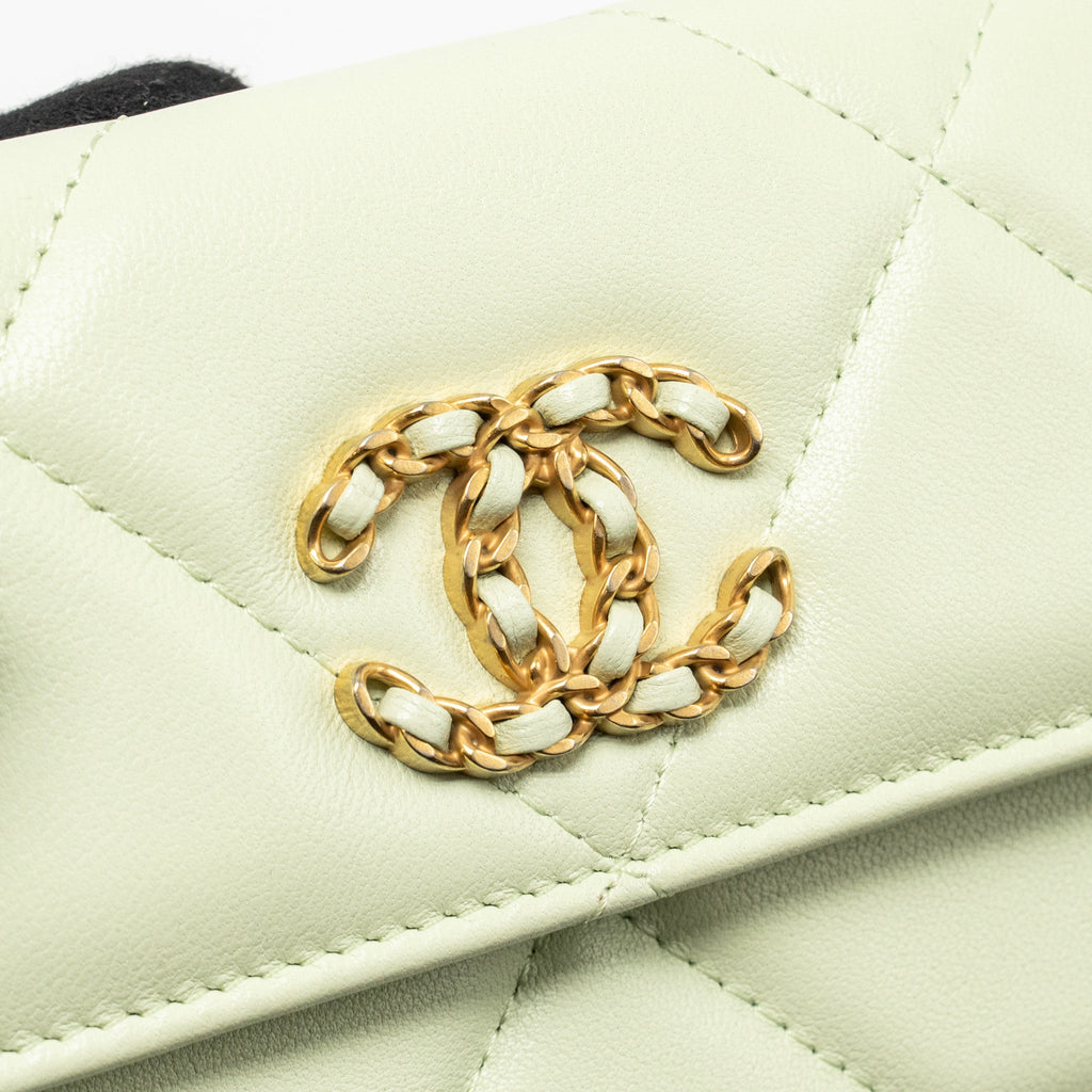 CHANEL 19 MINI CLUTCH WITH CHAIN LAMBSKIN LIGHT GREEN MULTICOLOUR HARDWARE