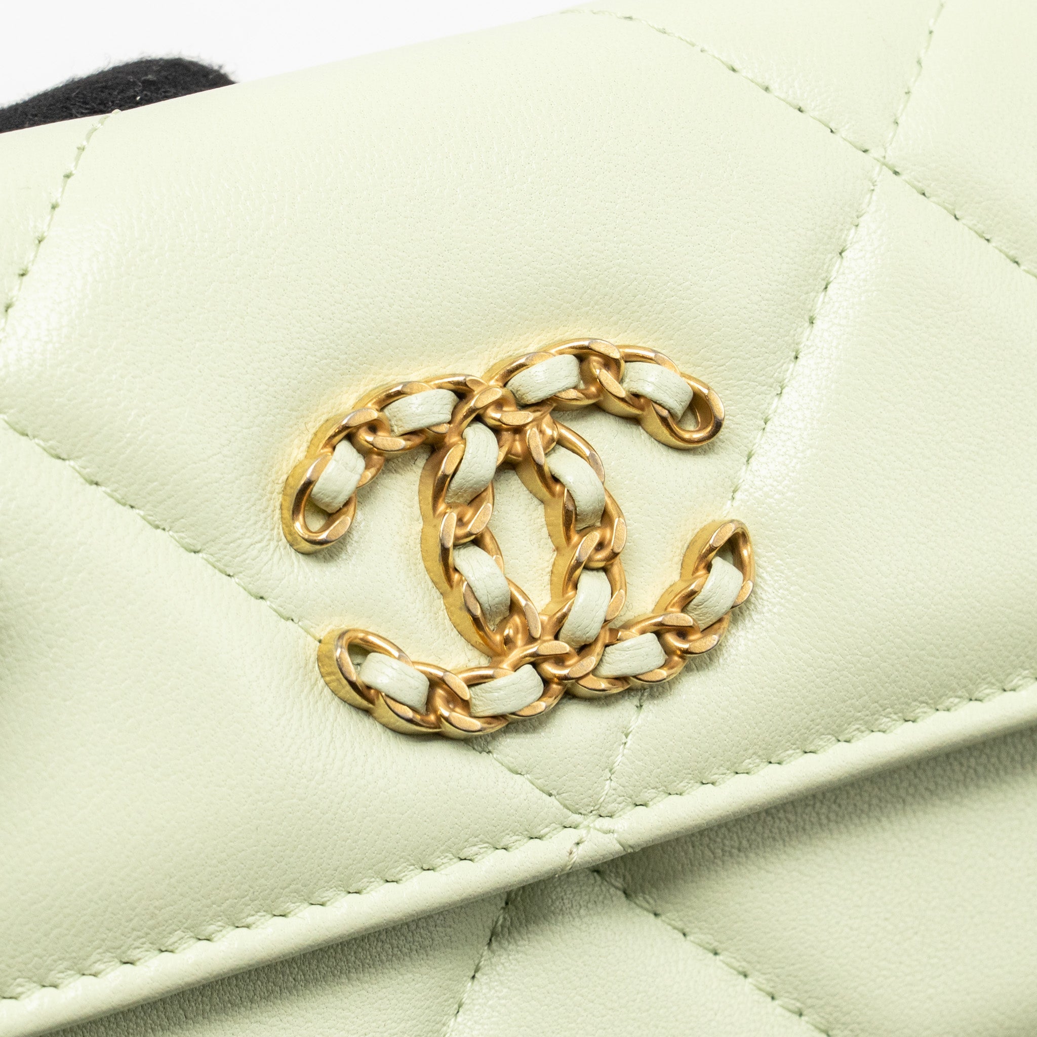 CHANEL 19 MINI CLUTCH WITH CHAIN LAMBSKIN LIGHT GREEN MULTICOLOUR HARDWARE