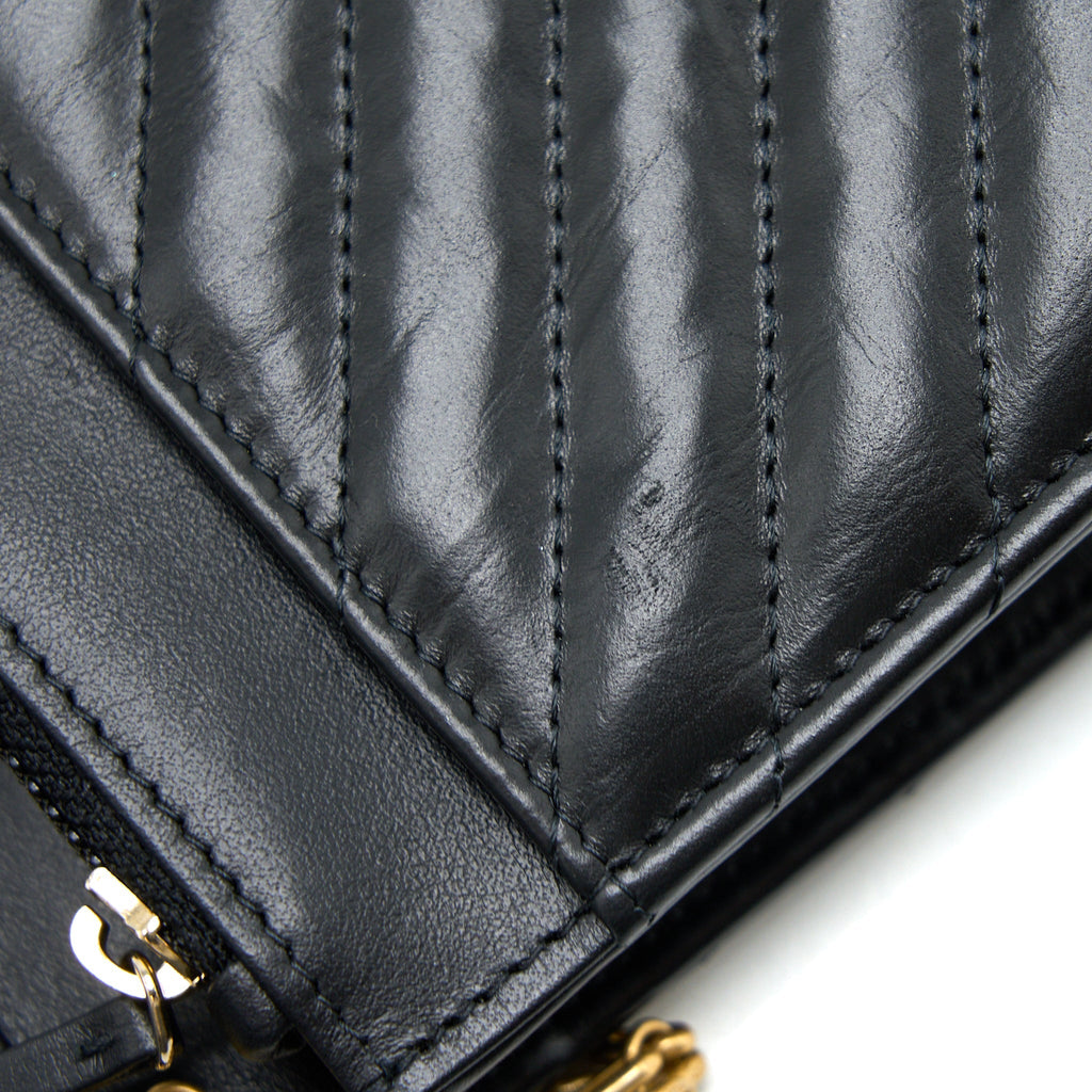 CHANEL 2.55 REISSUE WALLET ON CHAIN CHEVRON AGED CALFSKIN BLACK BRUSHED GHW (MICROCHIP)