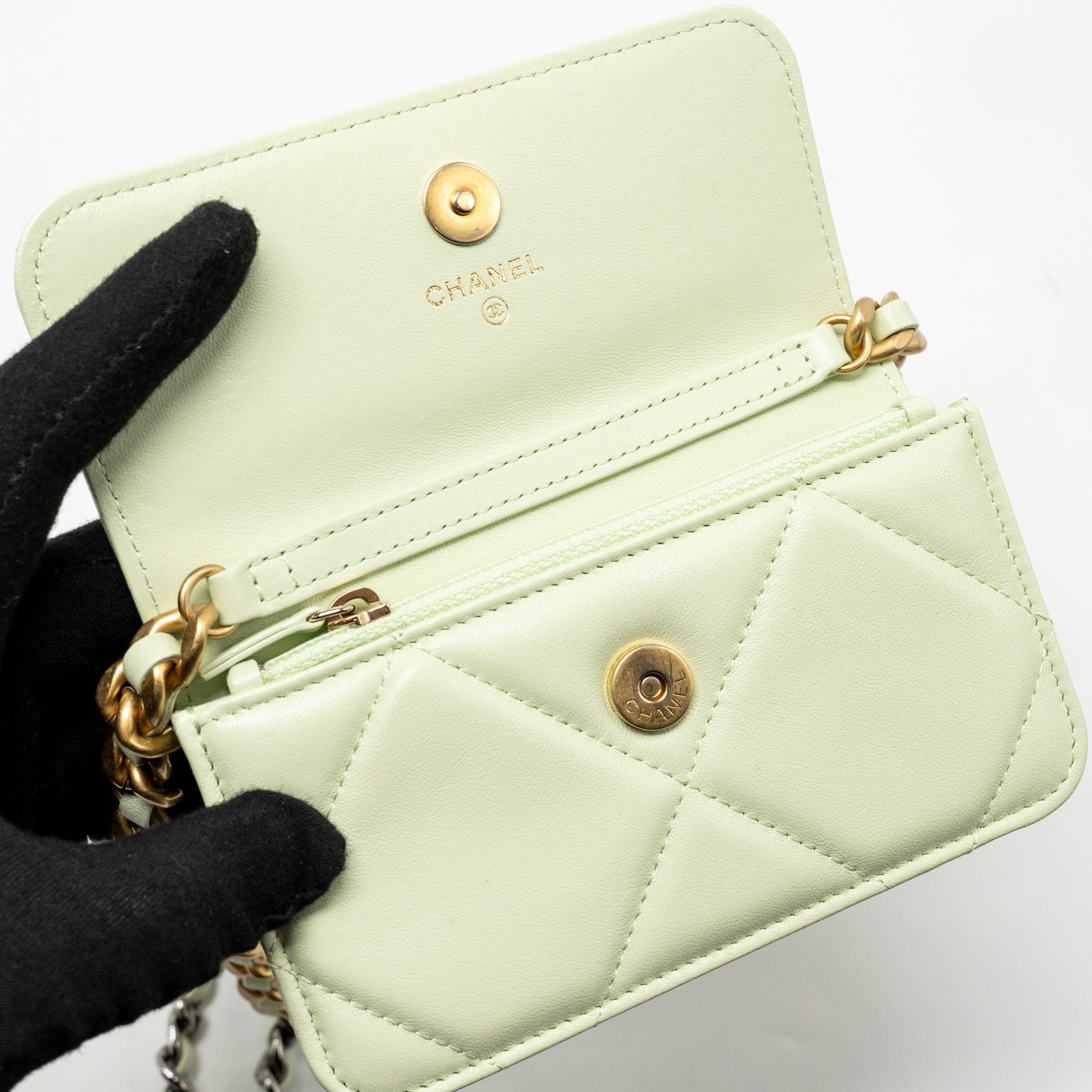 CHANEL 19 MINI CLUTCH WITH CHAIN LAMBSKIN LIGHT GREEN MULTICOLOUR HARDWARE