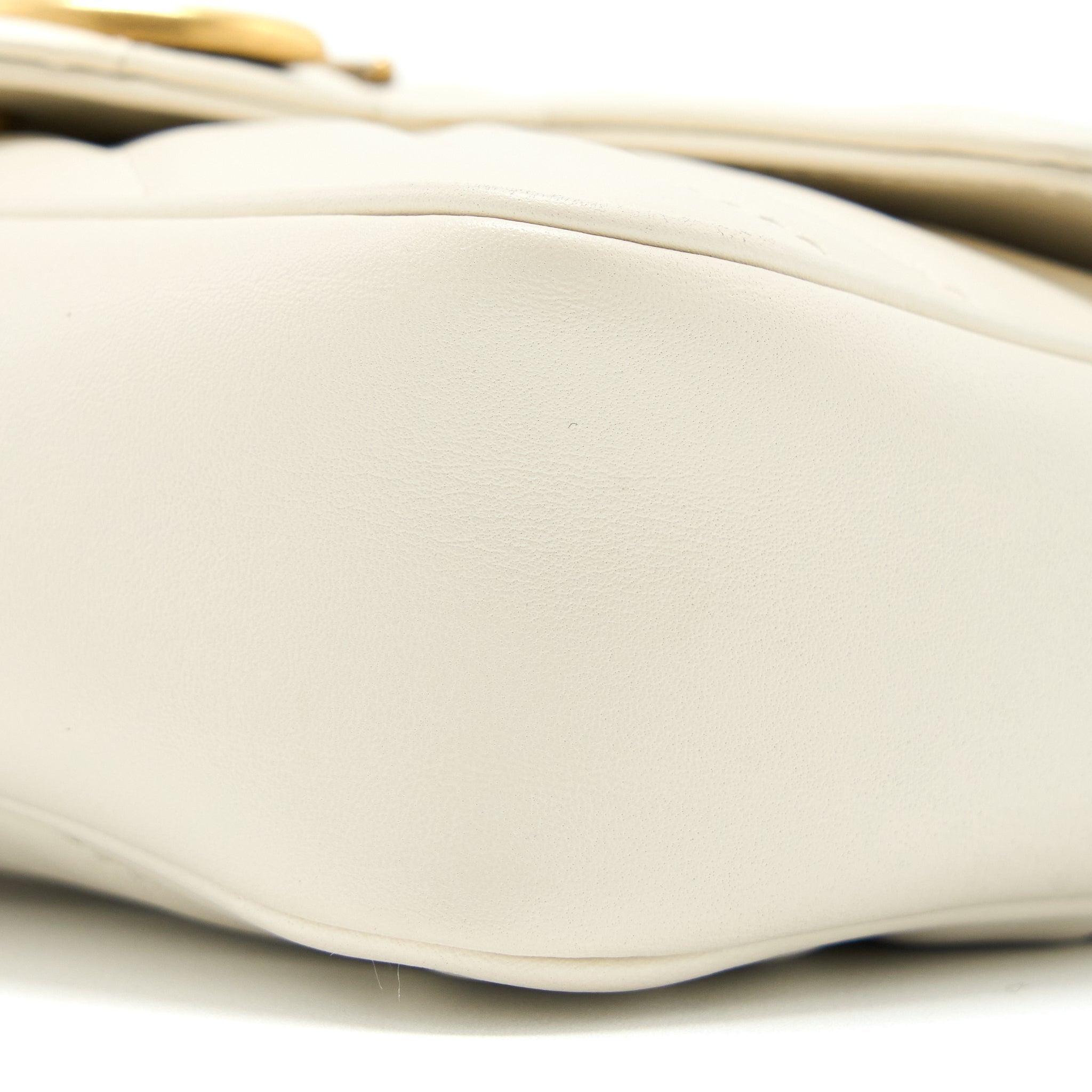 GUCCI GG MARMONT SUPER MINI BAG MATELASSÉ WHITE BRUSHED GHW