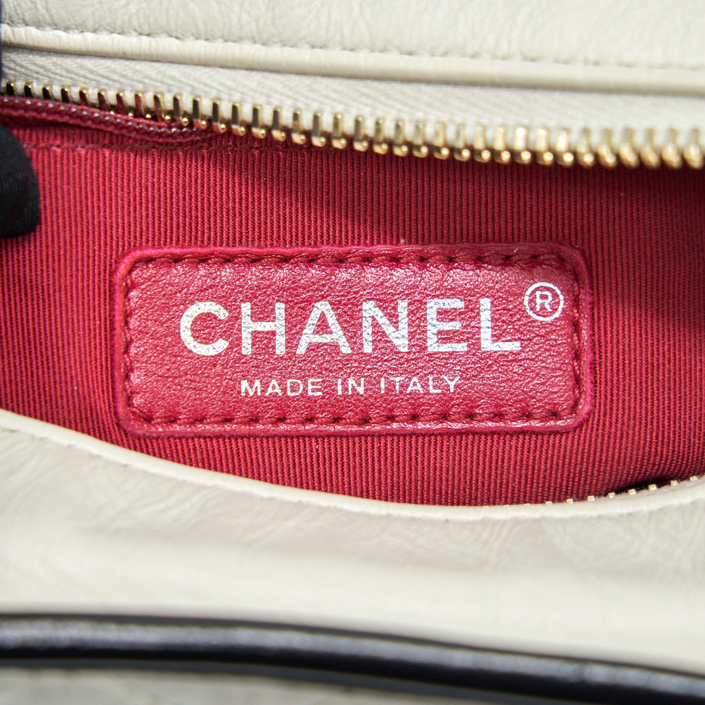 CHANEL CHEVRON SMALL GABRIELLE HOBO BAG WHITE/ BLACK