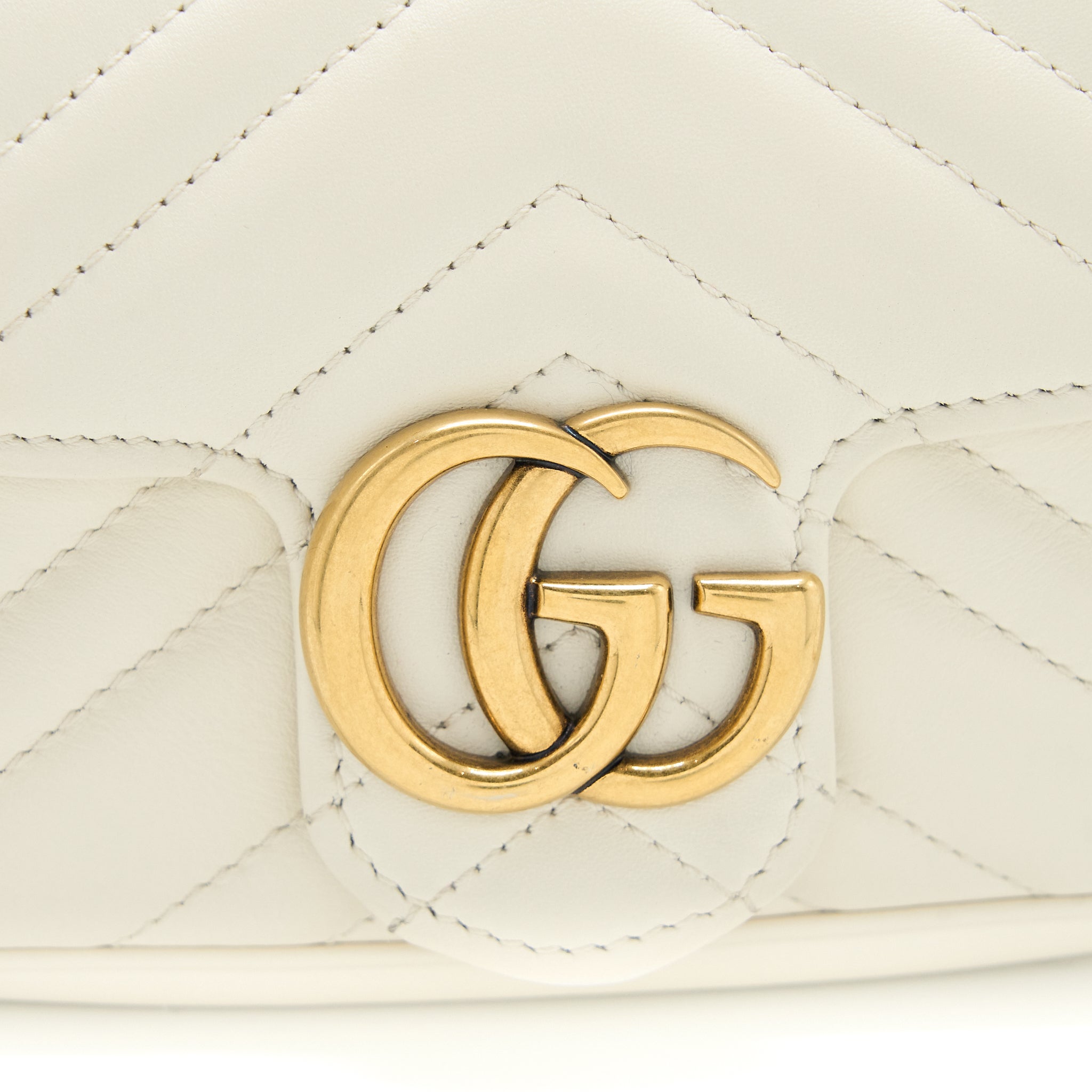 GUCCI GG MARMONT SUPER MINI BAG MATELASSÉ WHITE BRUSHED GHW