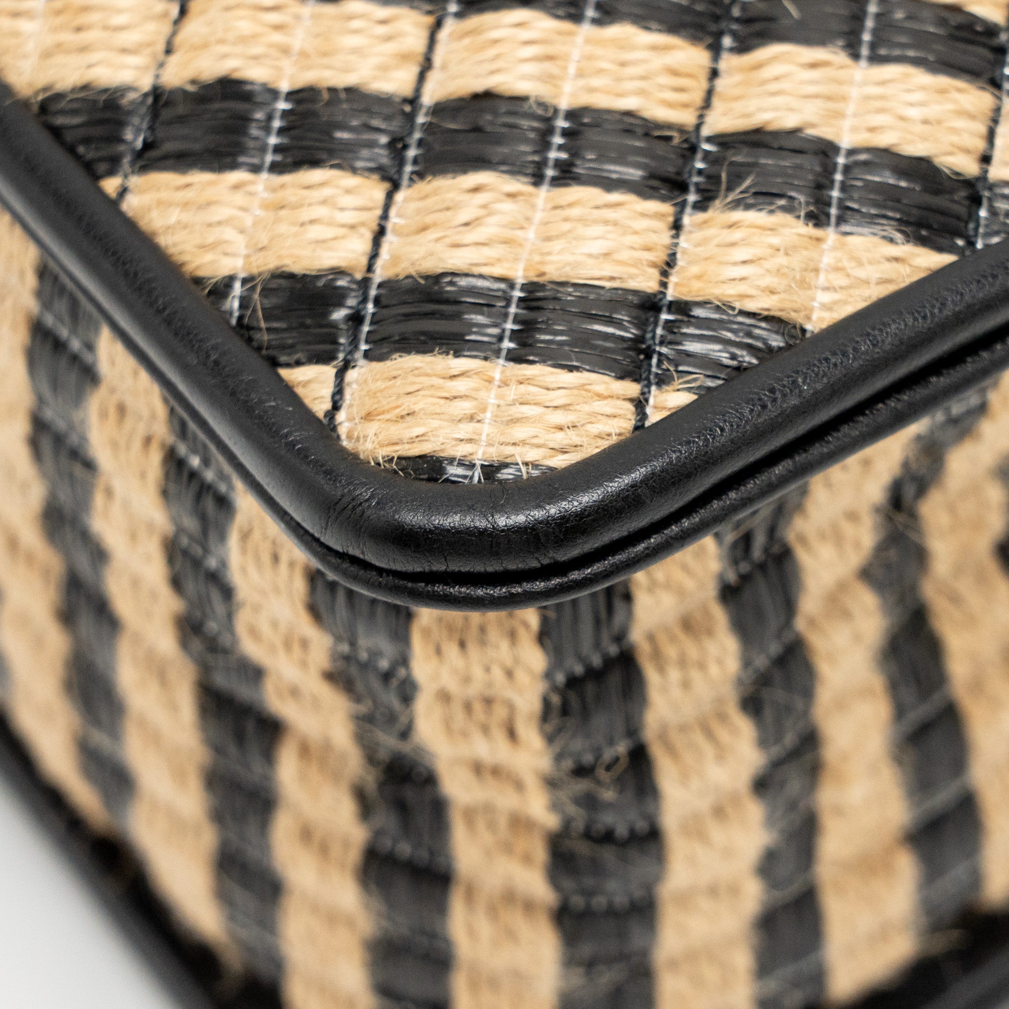 CHANEL URBAN JUNGLE BUCKET BAG RAFFIA/LEATHER BLACK/BEIGE LGHW