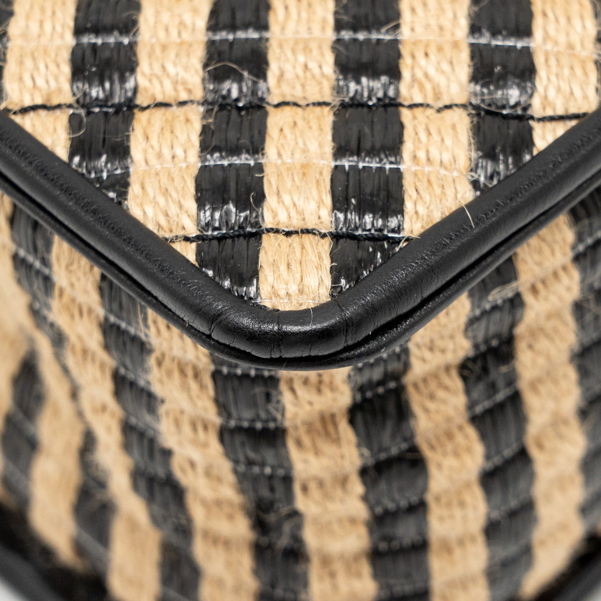 CHANEL URBAN JUNGLE BUCKET BAG RAFFIA/LEATHER BLACK/BEIGE LGHW