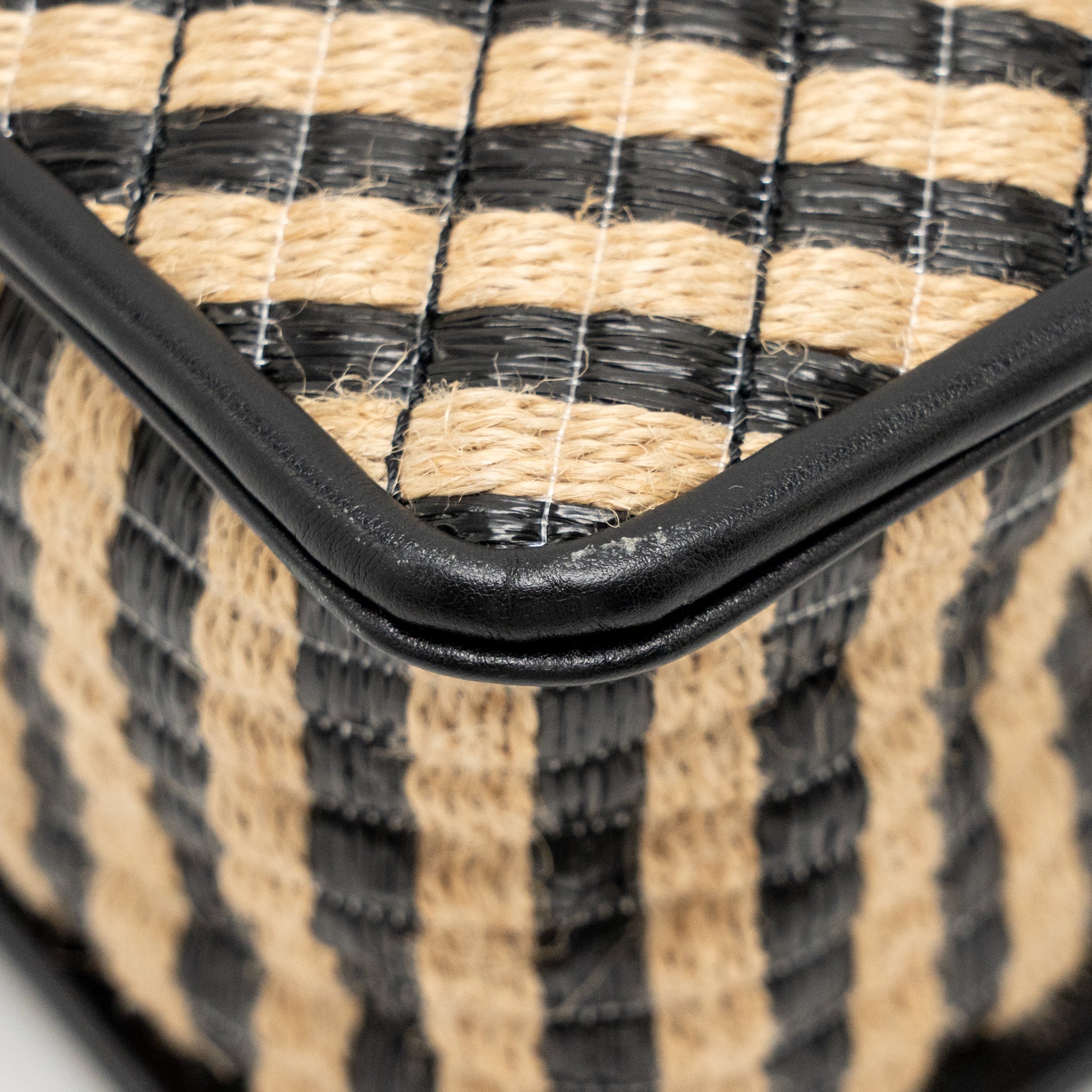 CHANEL URBAN JUNGLE BUCKET BAG RAFFIA/LEATHER BLACK/BEIGE LGHW