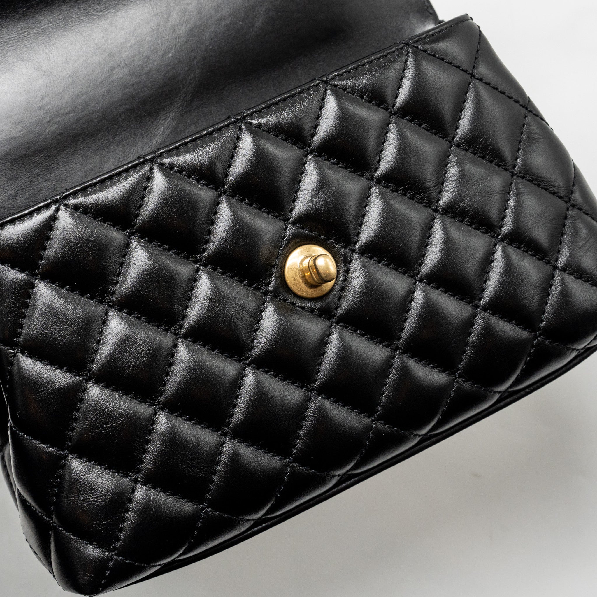 CHANEL DETAILED METAL HANDLE SMALL COCO HANDLE FLAP BAG CALFSKIN BLACK GHW (MICROCHIP)