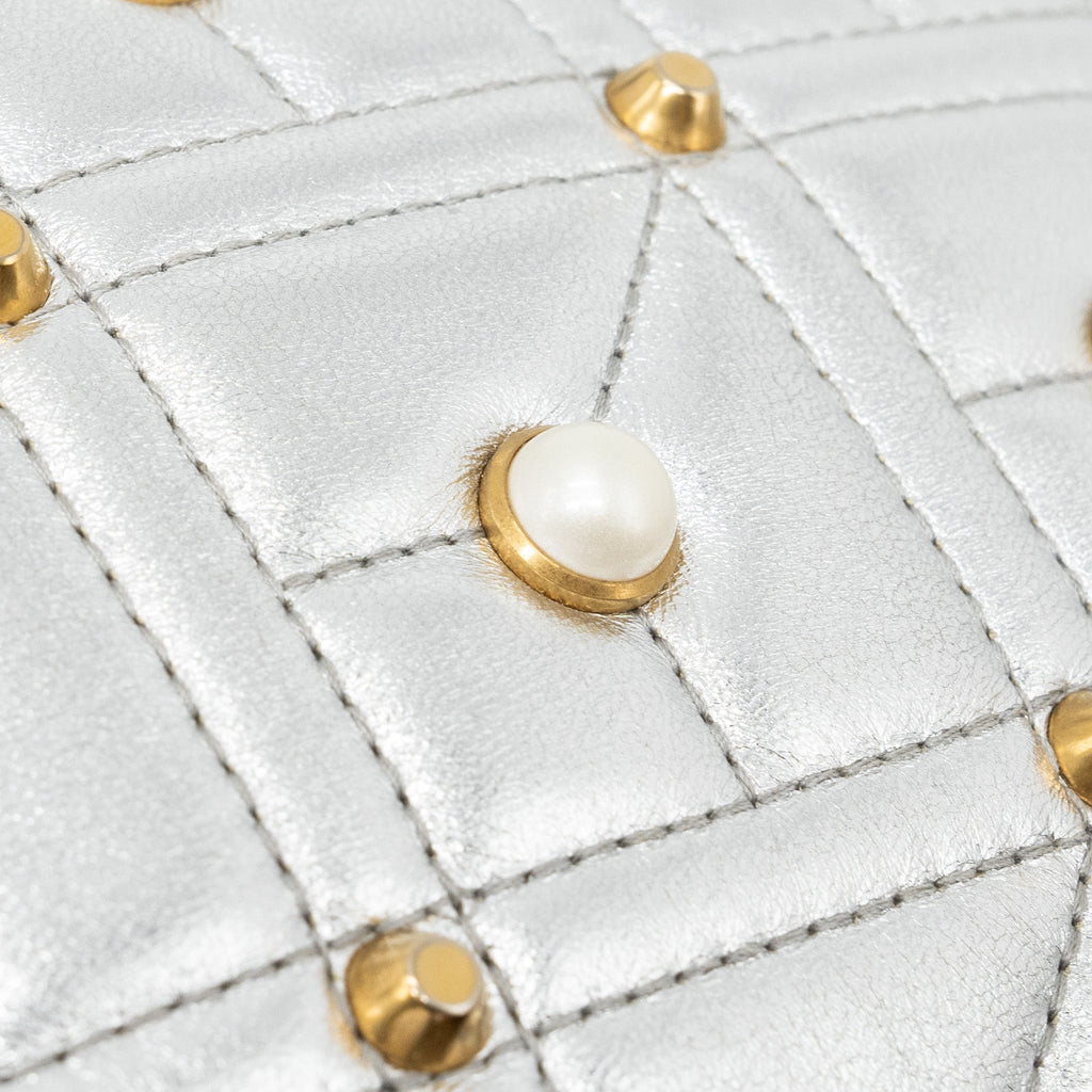 GUCCI GG MARMONT CAMERA BAG WITH PEARL LEATHER SILVER GHW