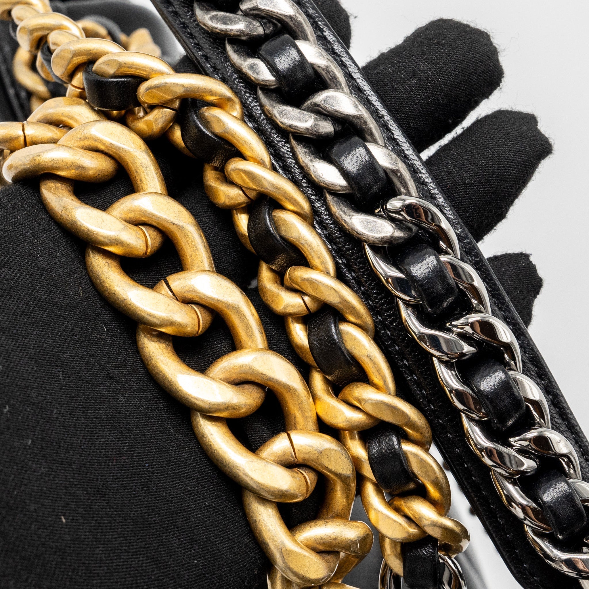 CHANEL MEDIUM 19 BAG LAMBSKIN BLACK MULTICOLOURED HARDWARE(MICROCHIP)