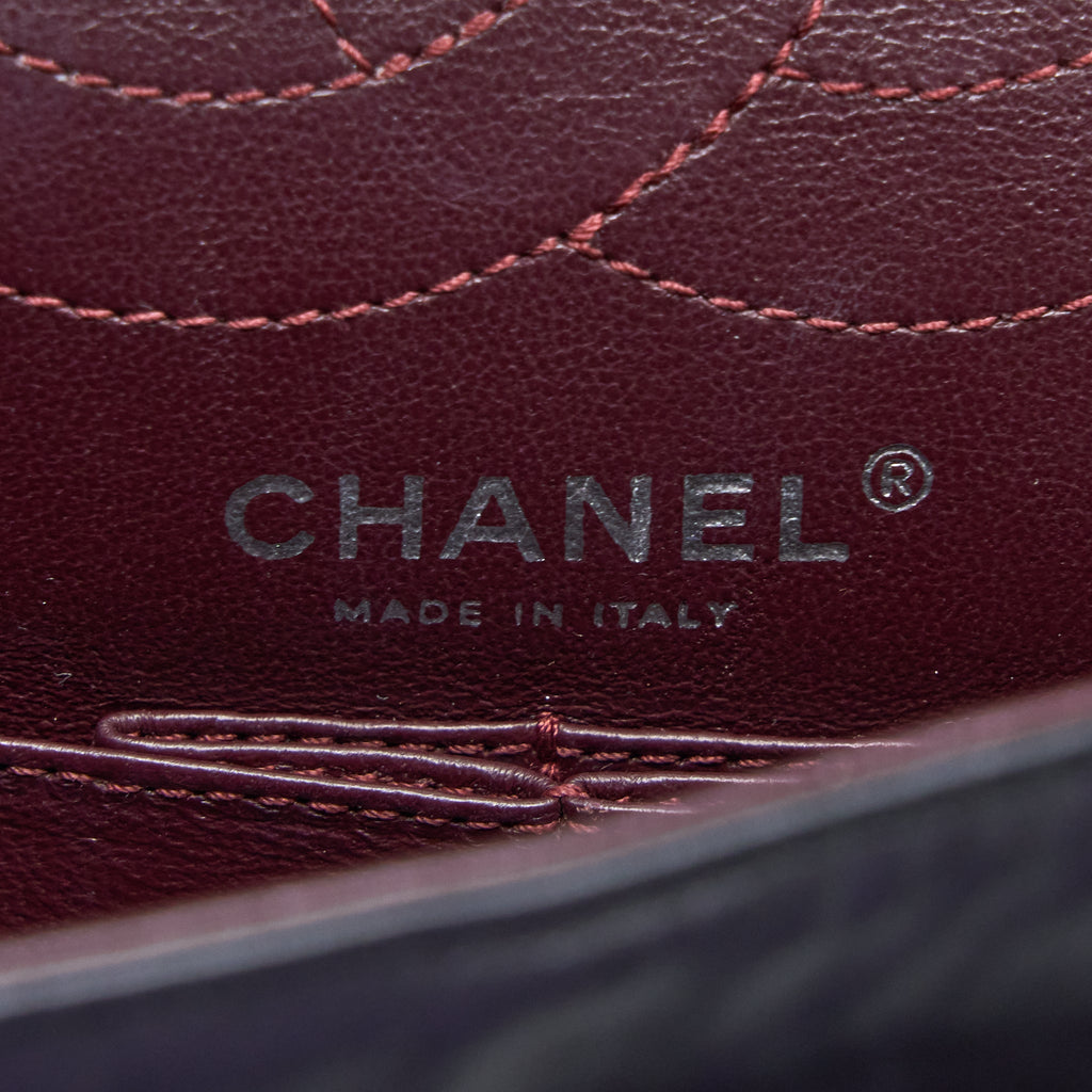 CHANEL 2.55 REISSUE SMALL DOUBLE FLAP BAG CHEVRON AGED CALFSKIN BLACK WITH BLACK HARDWARE
