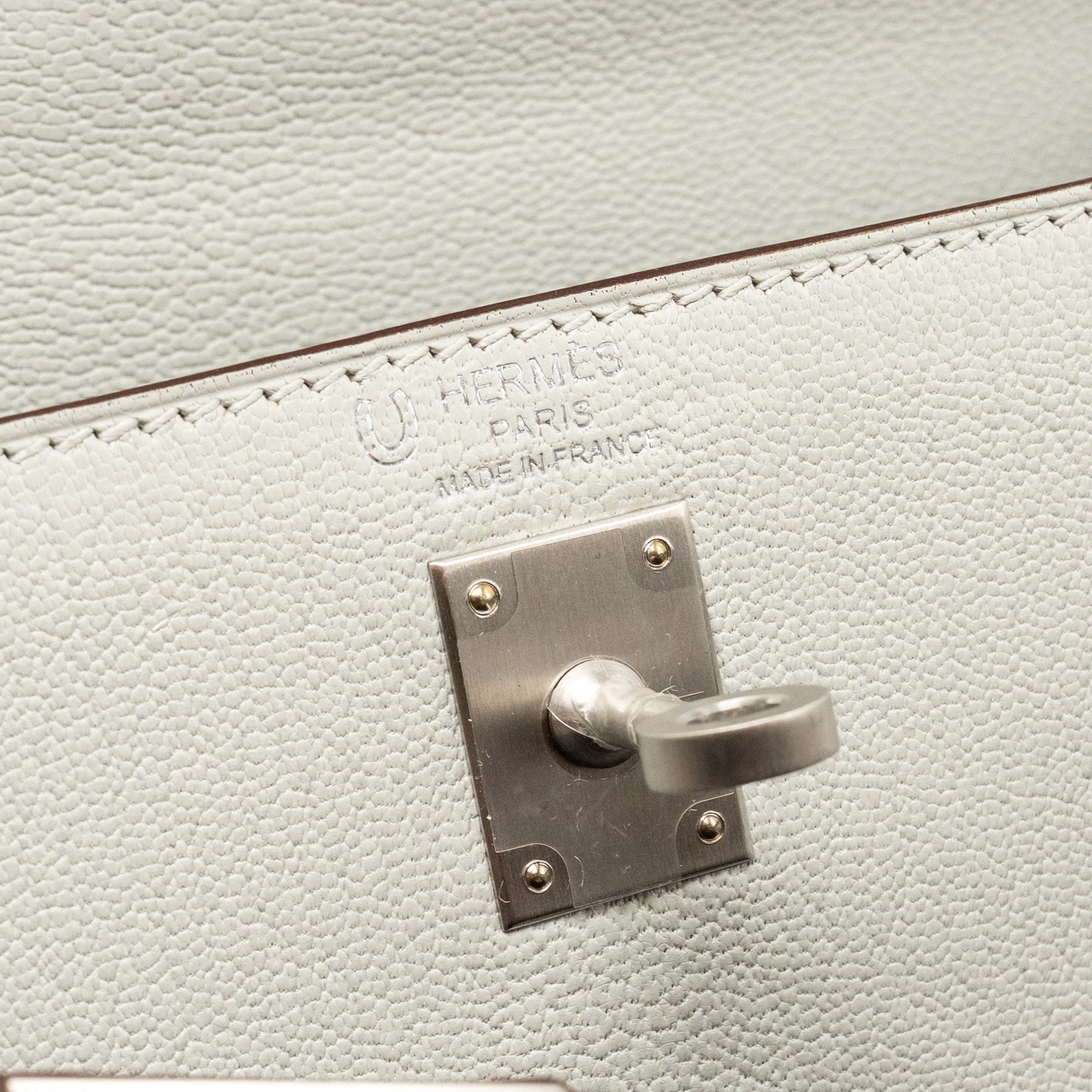HERMES KELLY 25 SPECIAL ORDER CHÈVRE MYSORE GRIS PERLE/ETOUPE BRUSHED SHW