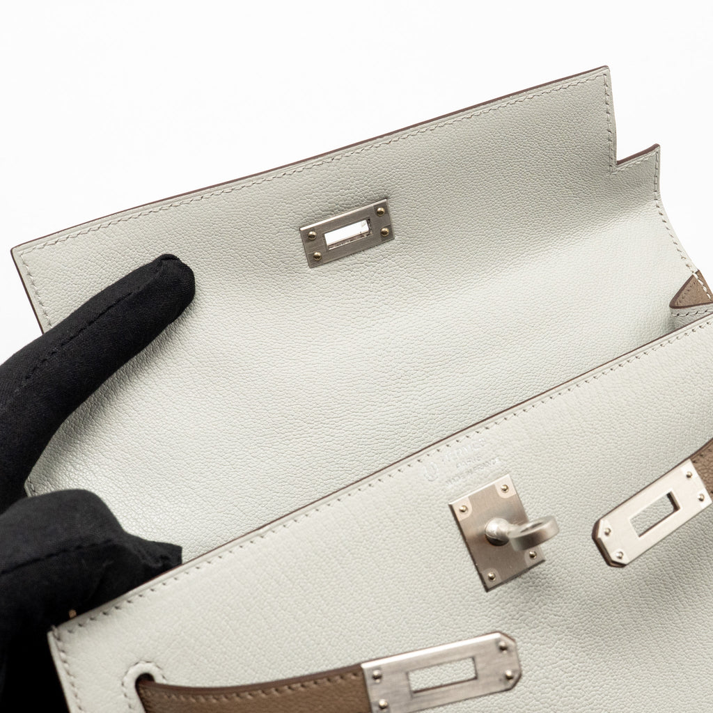 HERMES KELLY 25 SPECIAL ORDER CHÈVRE MYSORE GRIS PERLE/ETOUPE BRUSHED SHW