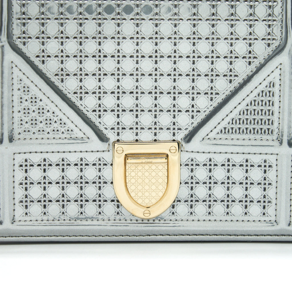 DIOR DIORAMA WALLET ON CHAIN IN METALLIC SILVER GHW