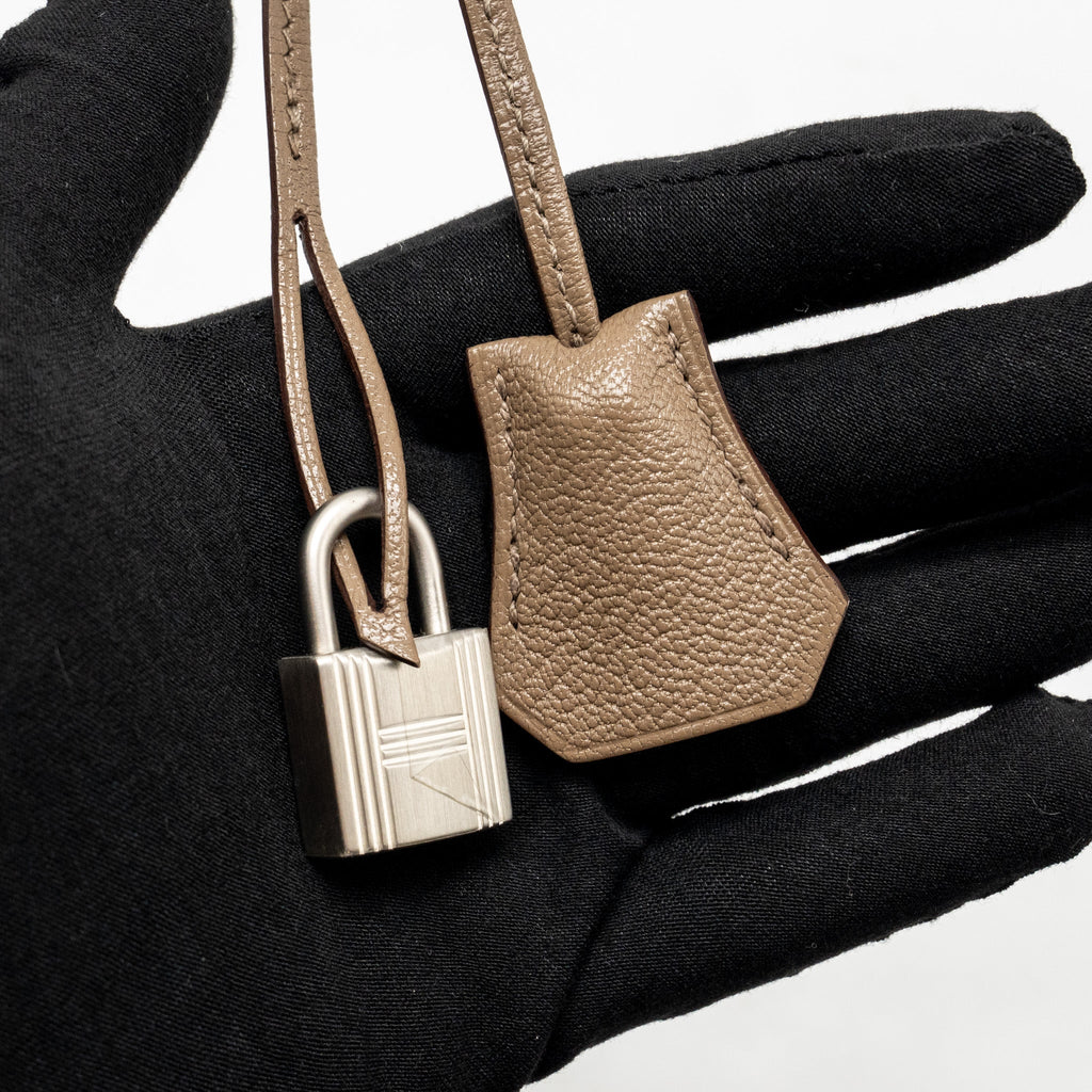 HERMES KELLY 25 SPECIAL ORDER CHÈVRE MYSORE GRIS PERLE/ETOUPE BRUSHED SHW