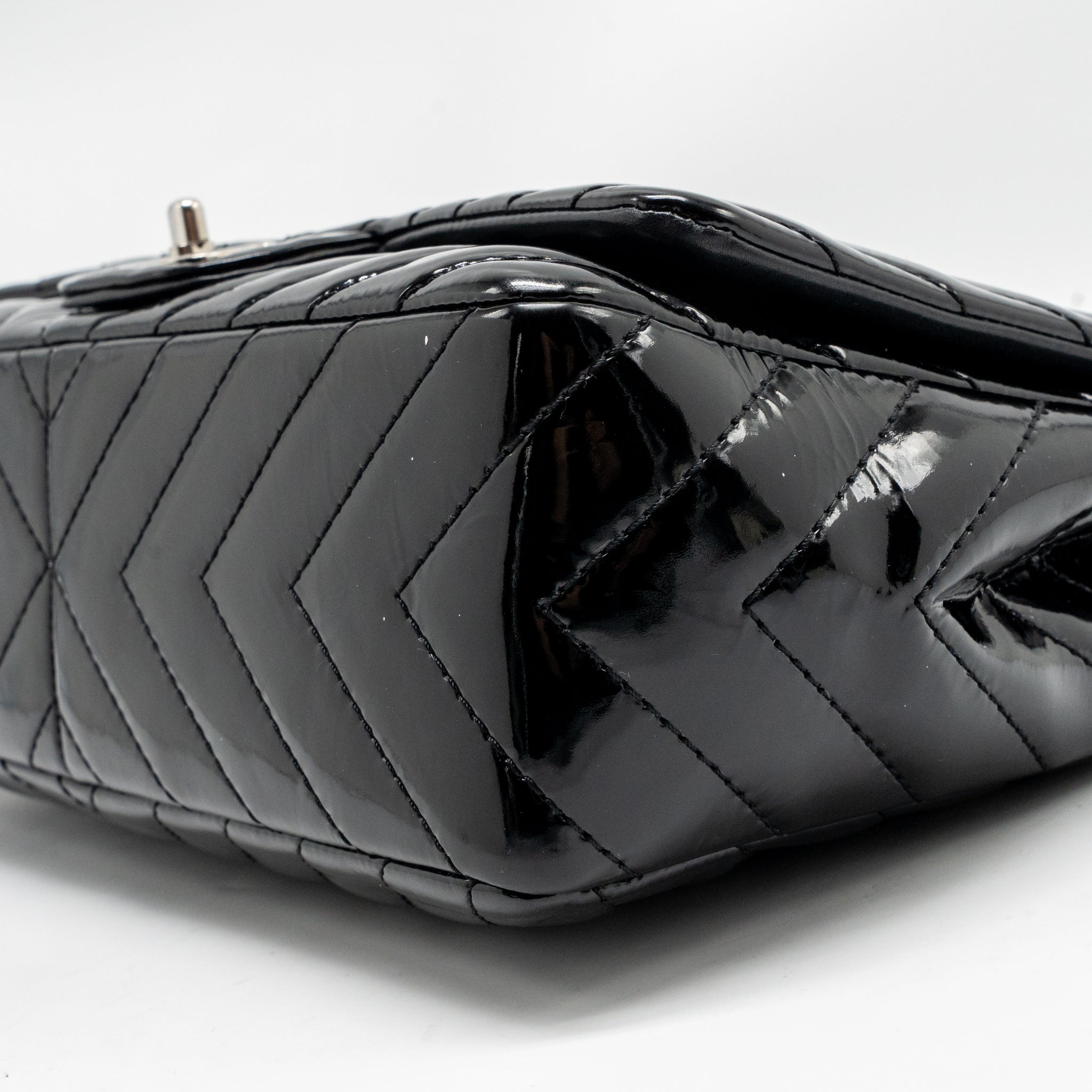 CHANEL CHEVRON JUMBO SINGLE FLAP BAG PATENT BLACK SHW