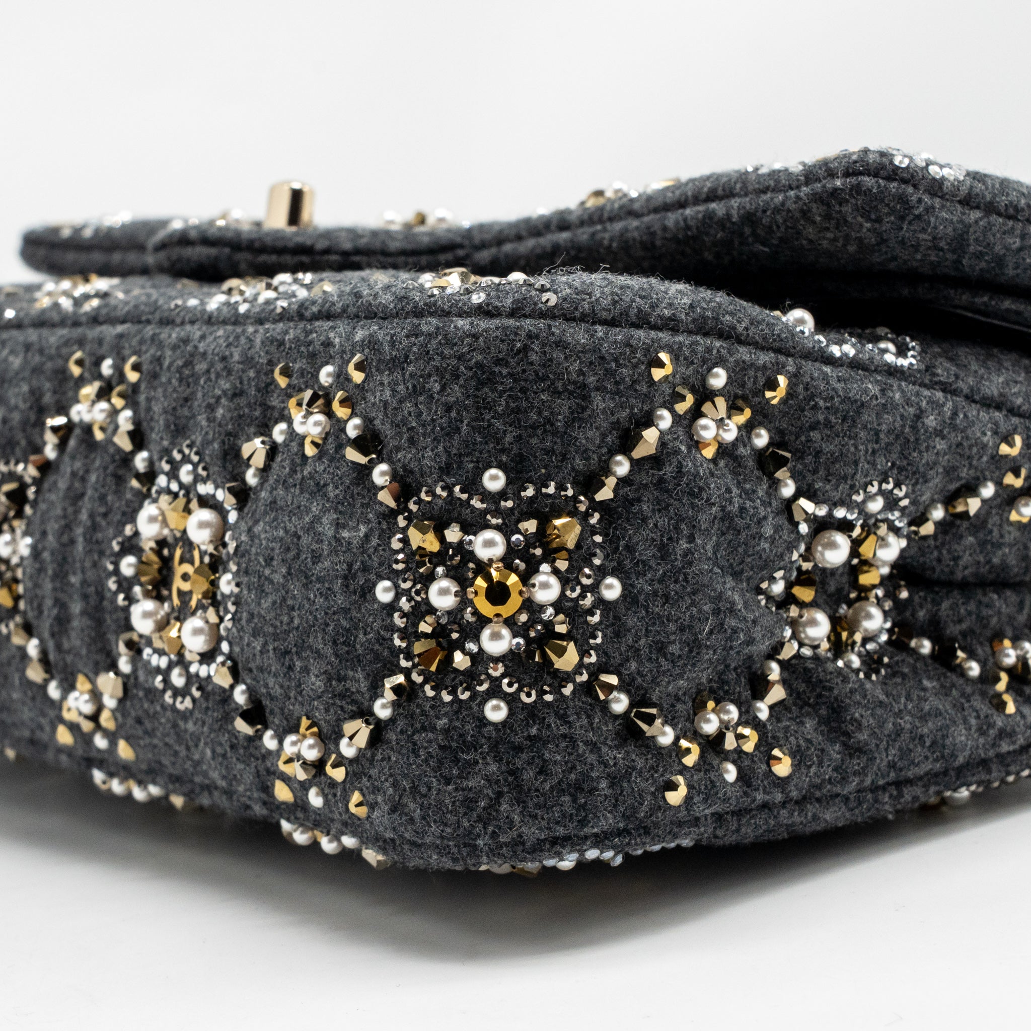 CHANEL 21A PEARL STRASS CRYSTAL MEDIUM CLASSIC DOUBLE FLAP BAG FABRIC GREY LGHW