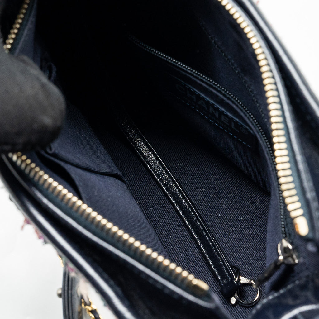 CHANEL SMALL GABRIELLE HOBO BAG TWEED/CALFSKIN MULTICOLOUR/MULTICOLOUR HARDWARE