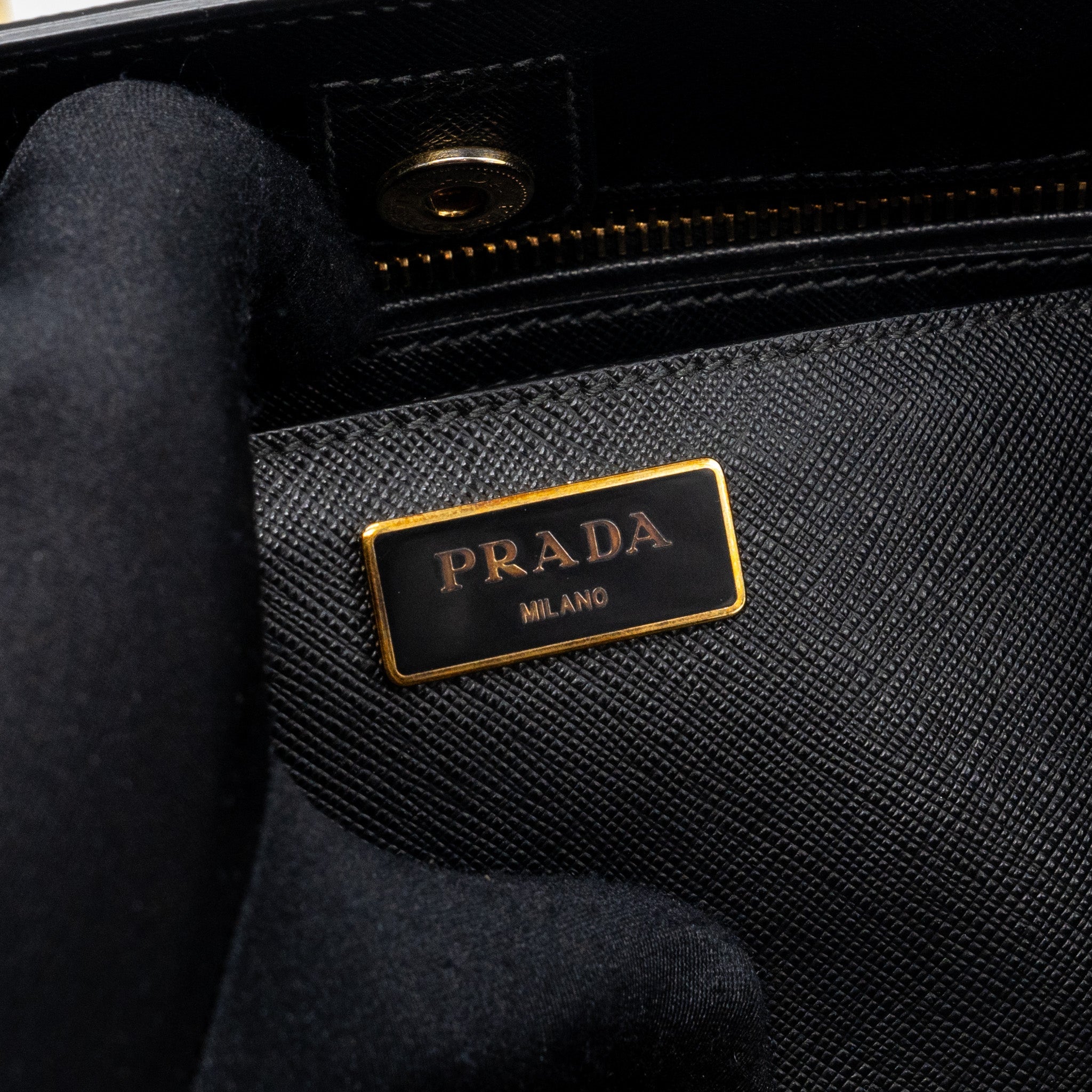 PRADA TOTE BAG SAFFIANO CALFSKIN BLACK / WHITE GHW